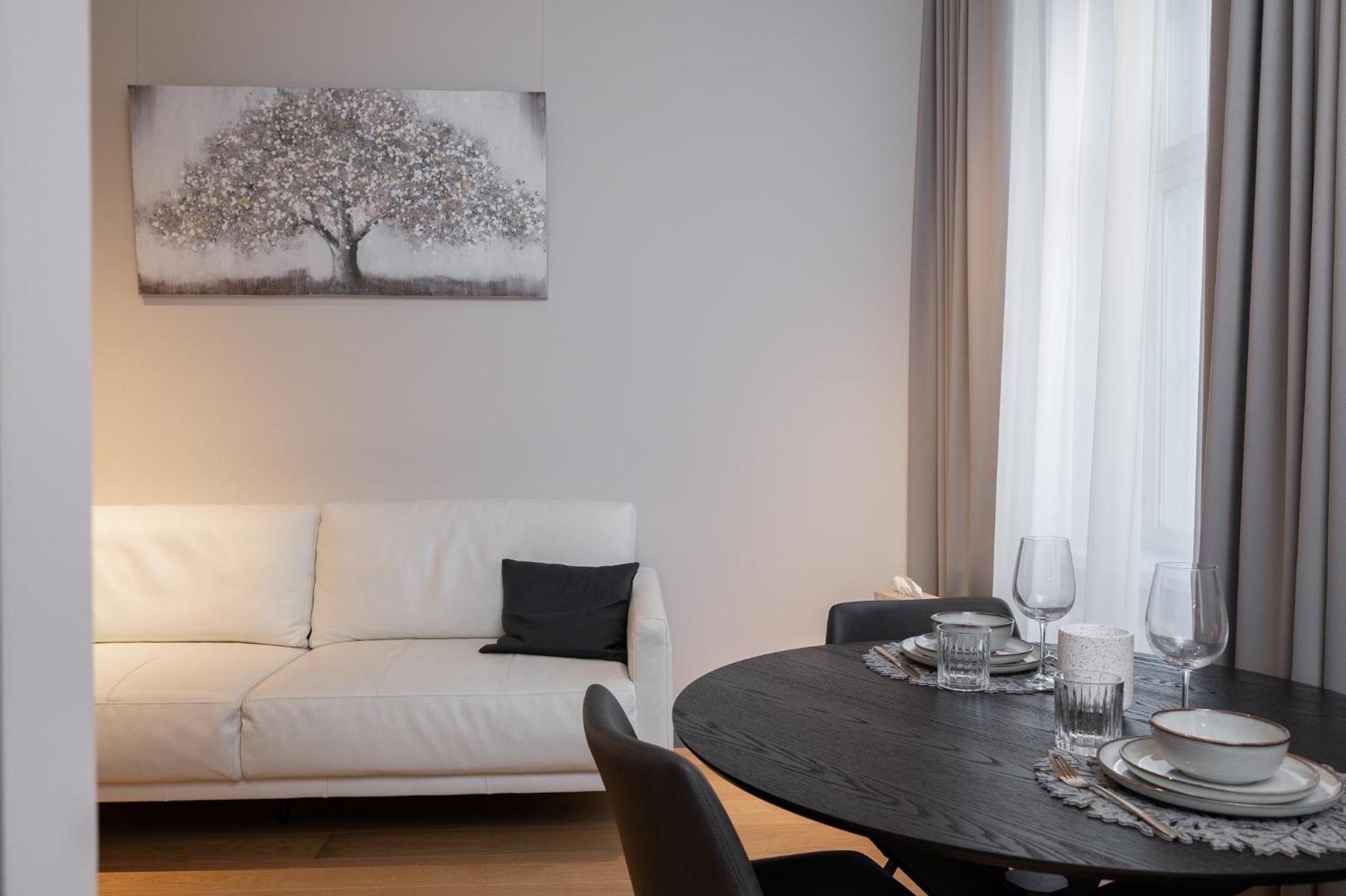 Lutsu Residents - Unique apartment in Old Town, Keyless view 2