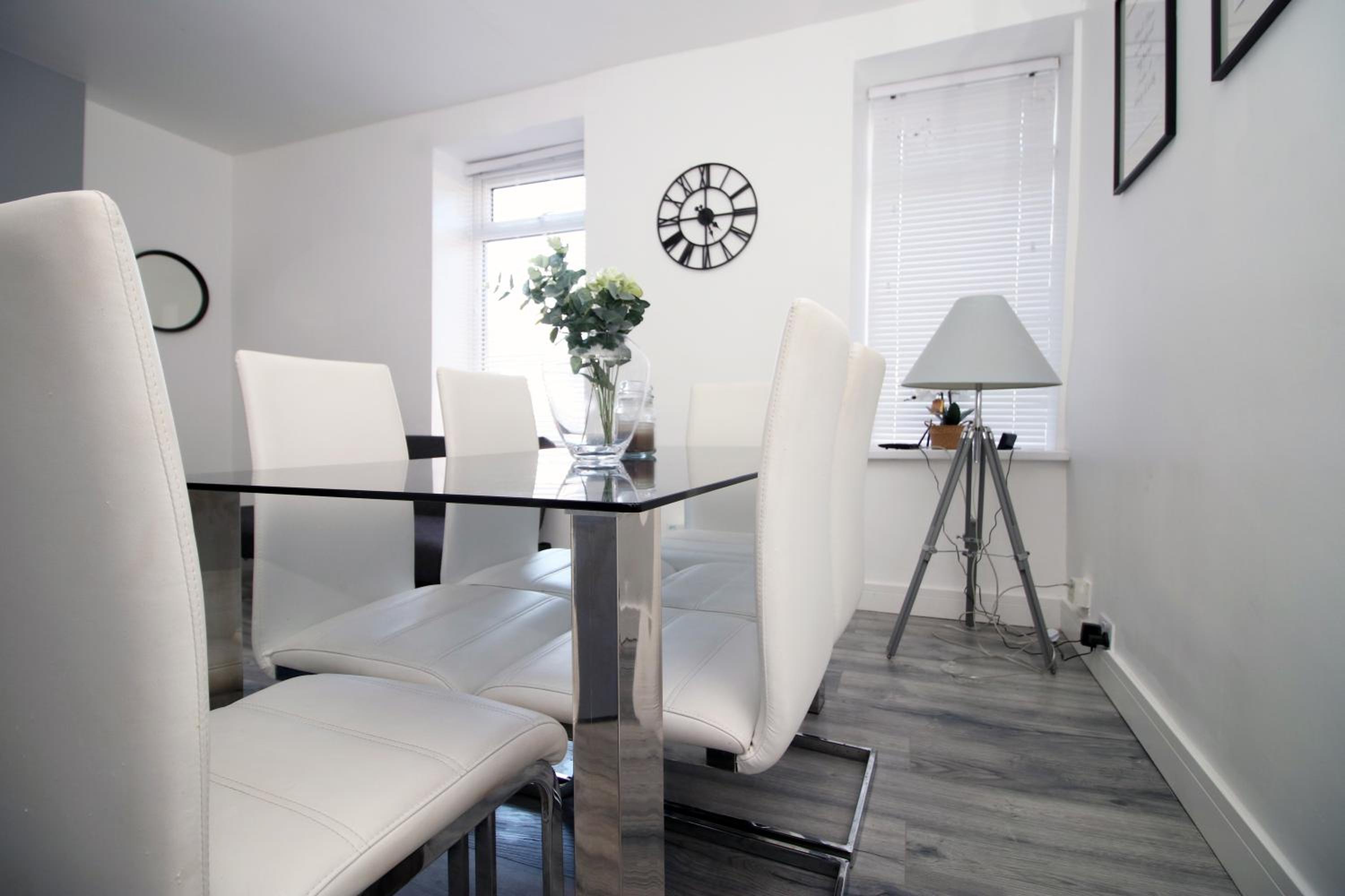 Executive Style 2 Bed Flat in Bridgend F2