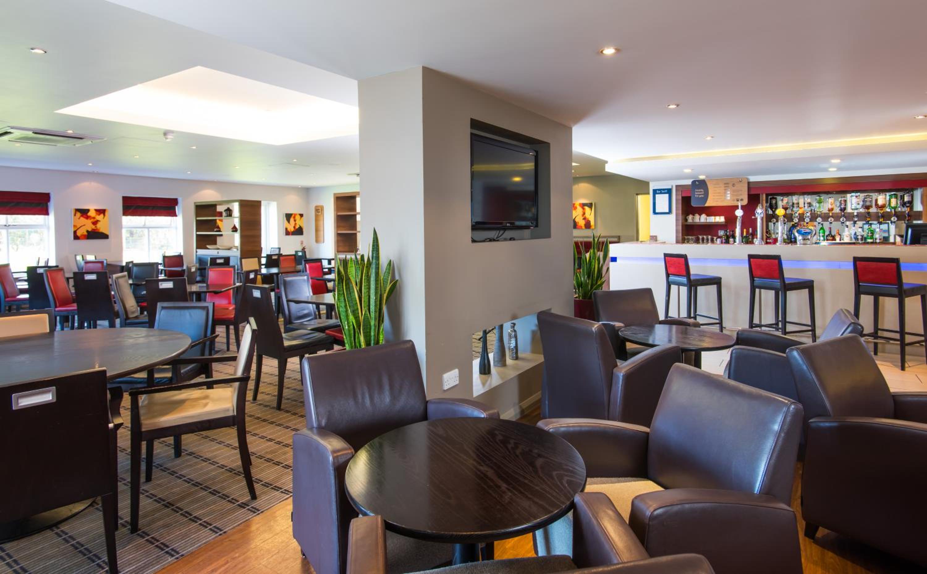 Warwick Vacations - Holiday Inn Express Warwick - Stratford-upon-Avon, an IHG Hotel - Property Image 17