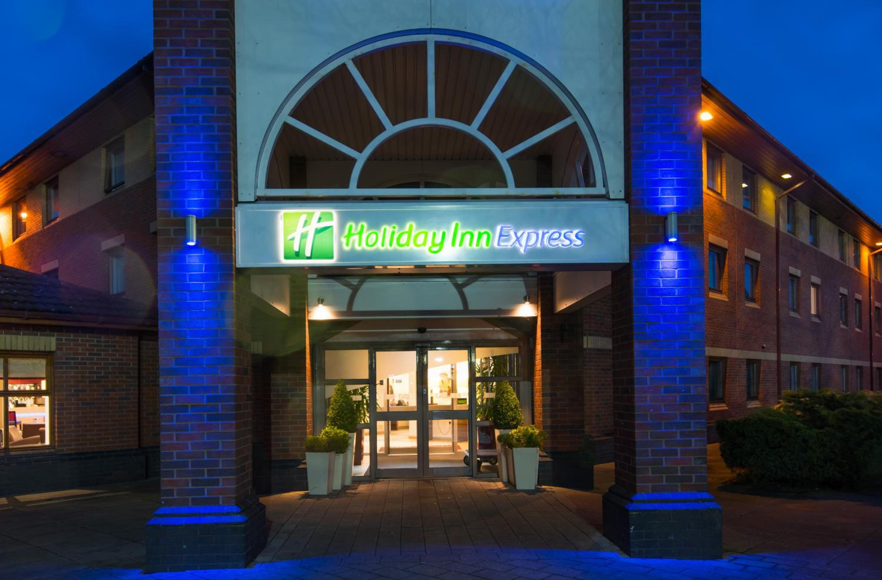Warwick Vacations - Holiday Inn Express Warwick - Stratford-upon-Avon, an IHG Hotel - Property Image 19