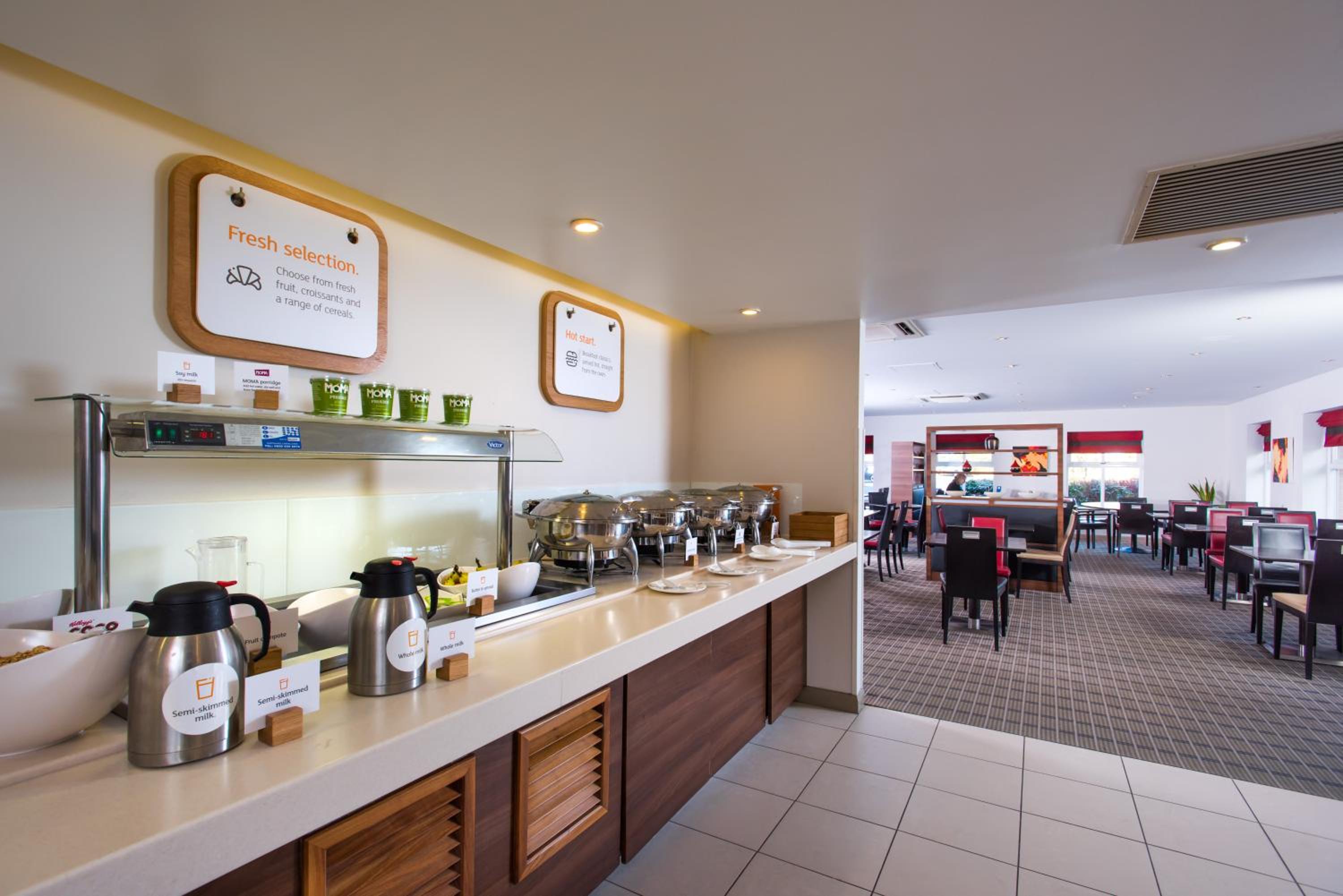 Warwick Vacations - Holiday Inn Express Warwick - Stratford-upon-Avon, an IHG Hotel - Property Image 12
