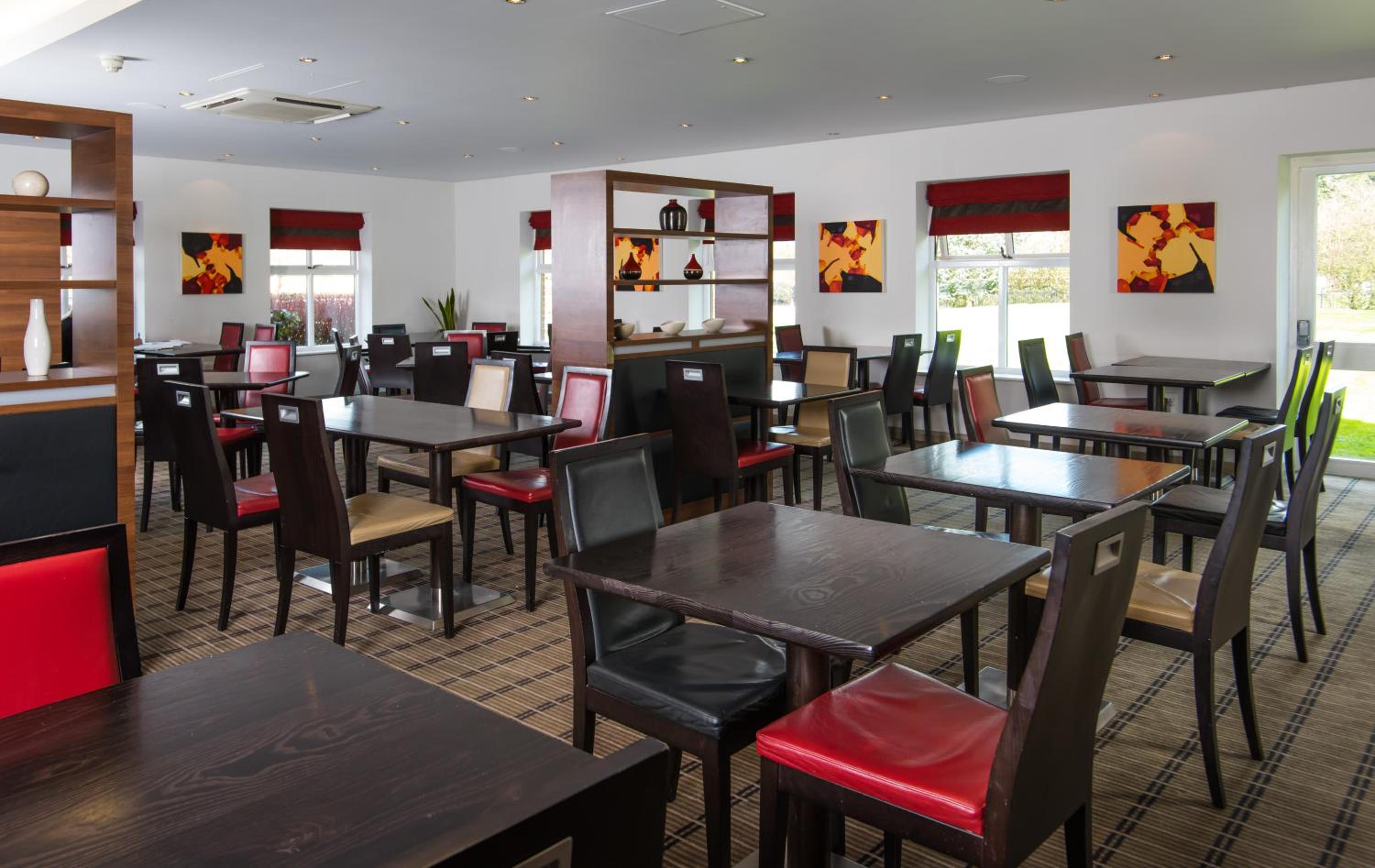 Warwick Vacations - Holiday Inn Express Warwick - Stratford-upon-Avon, an IHG Hotel - Property Image 10