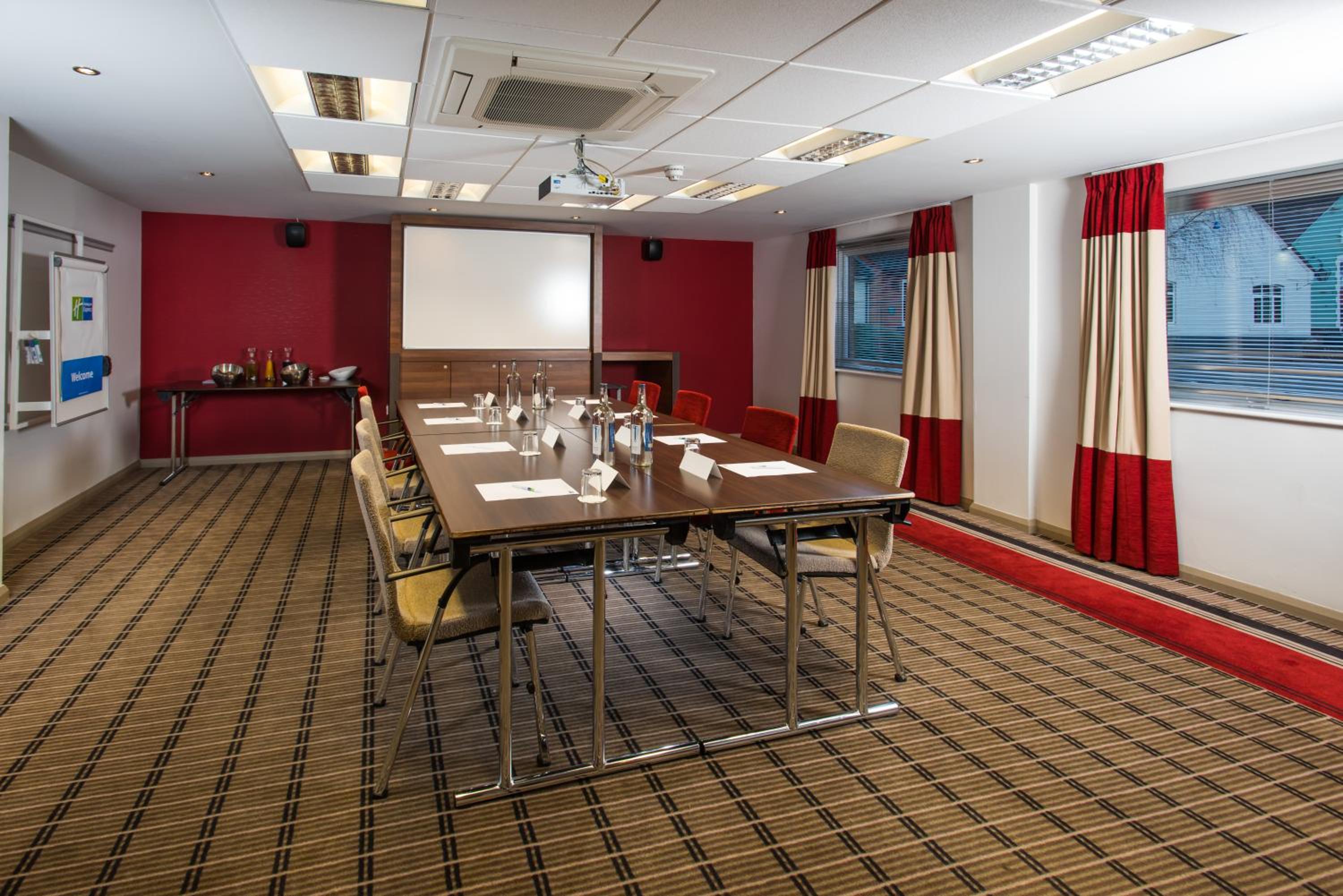 Warwick Vacations - Holiday Inn Express Warwick - Stratford-upon-Avon, an IHG Hotel - Property Image 8
