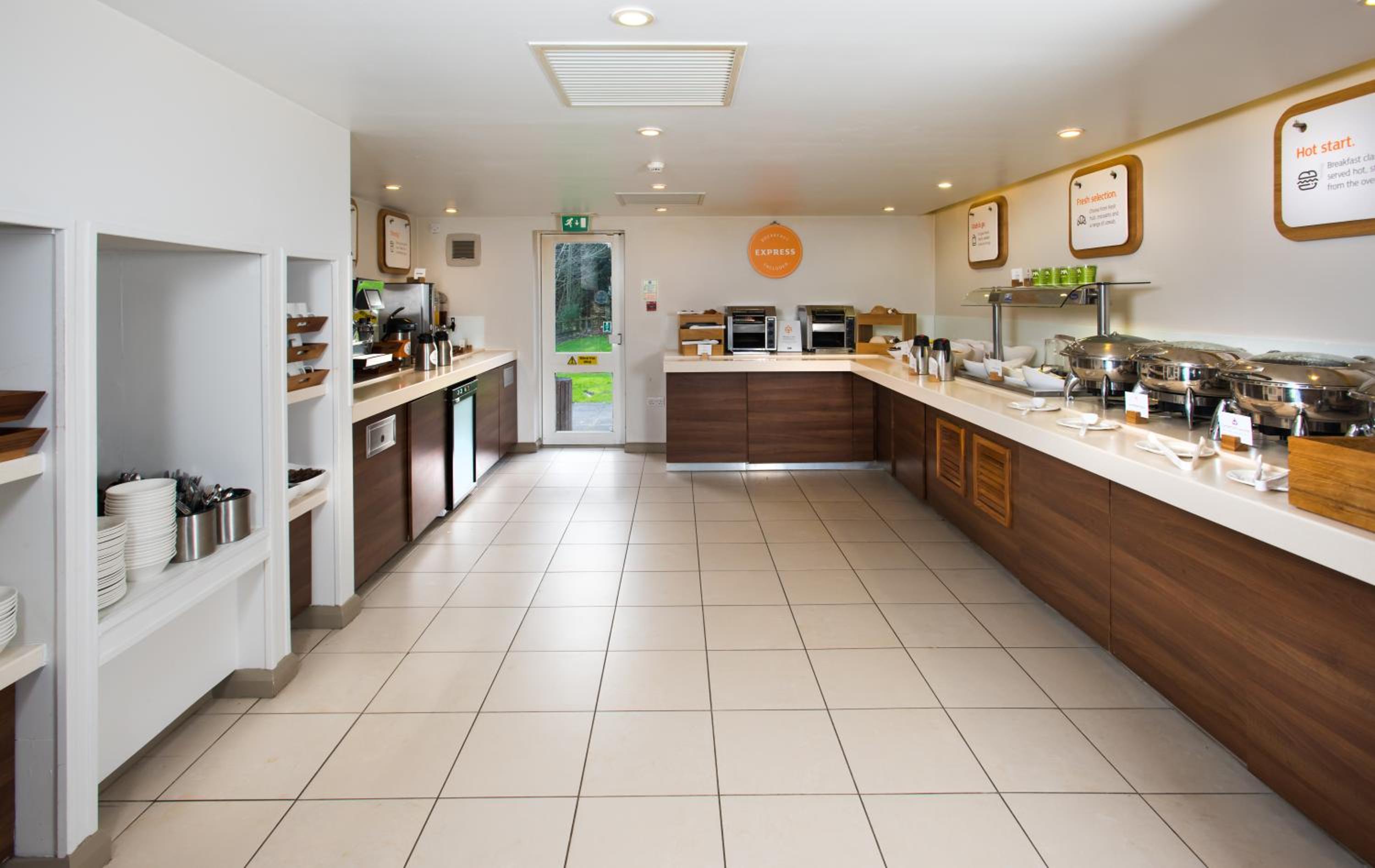 Warwick Vacations - Holiday Inn Express Warwick - Stratford-upon-Avon, an IHG Hotel - Property Image 11