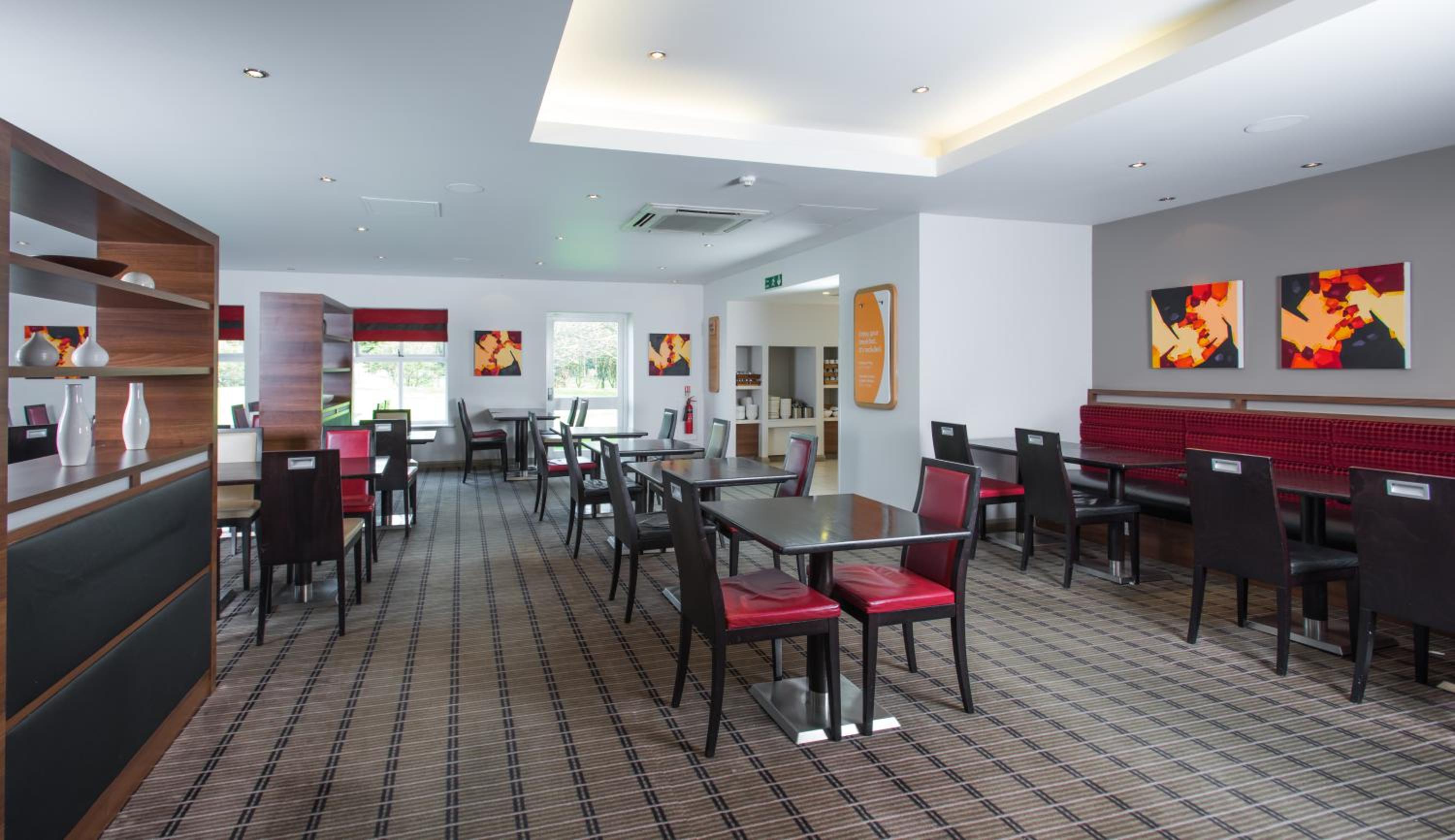 Warwick Vacations - Holiday Inn Express Warwick - Stratford-upon-Avon, an IHG Hotel - Property Image 15