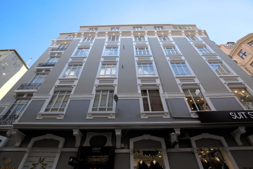 Modern Flat with Central Location near Nisantasi
