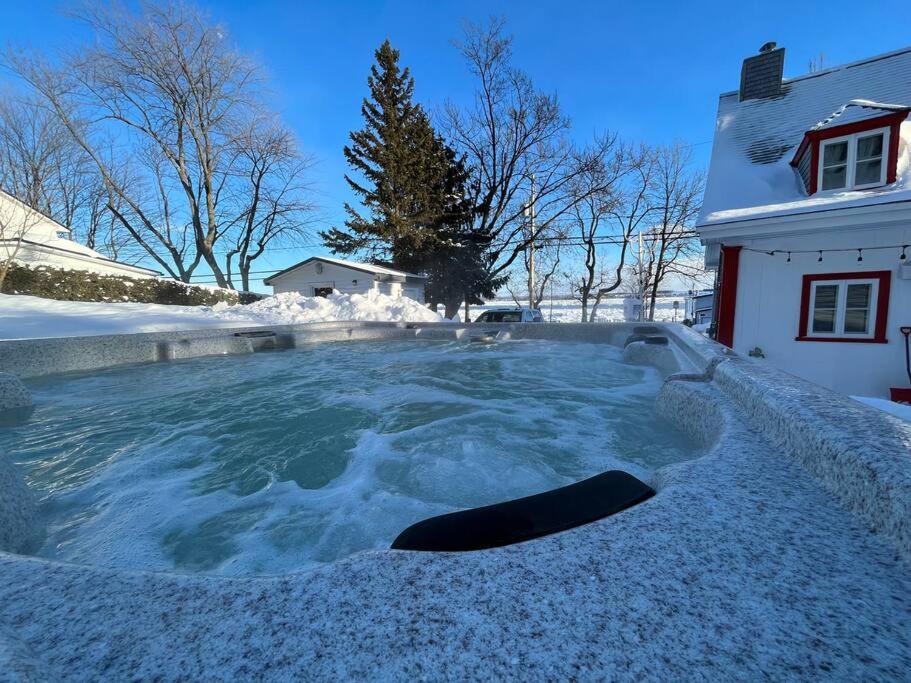 Om chalet 1 avec spa face au fleuve