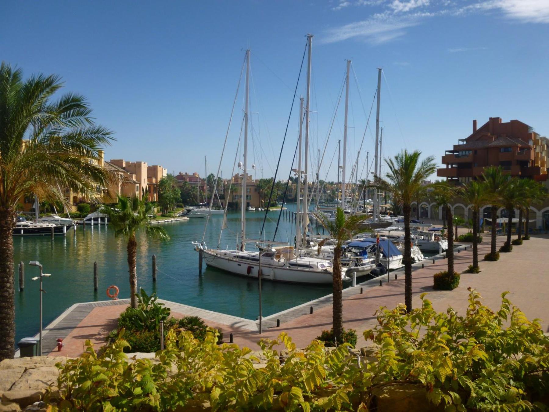 2167-Superb 2 bedrooms in luxury complex with pool view 4