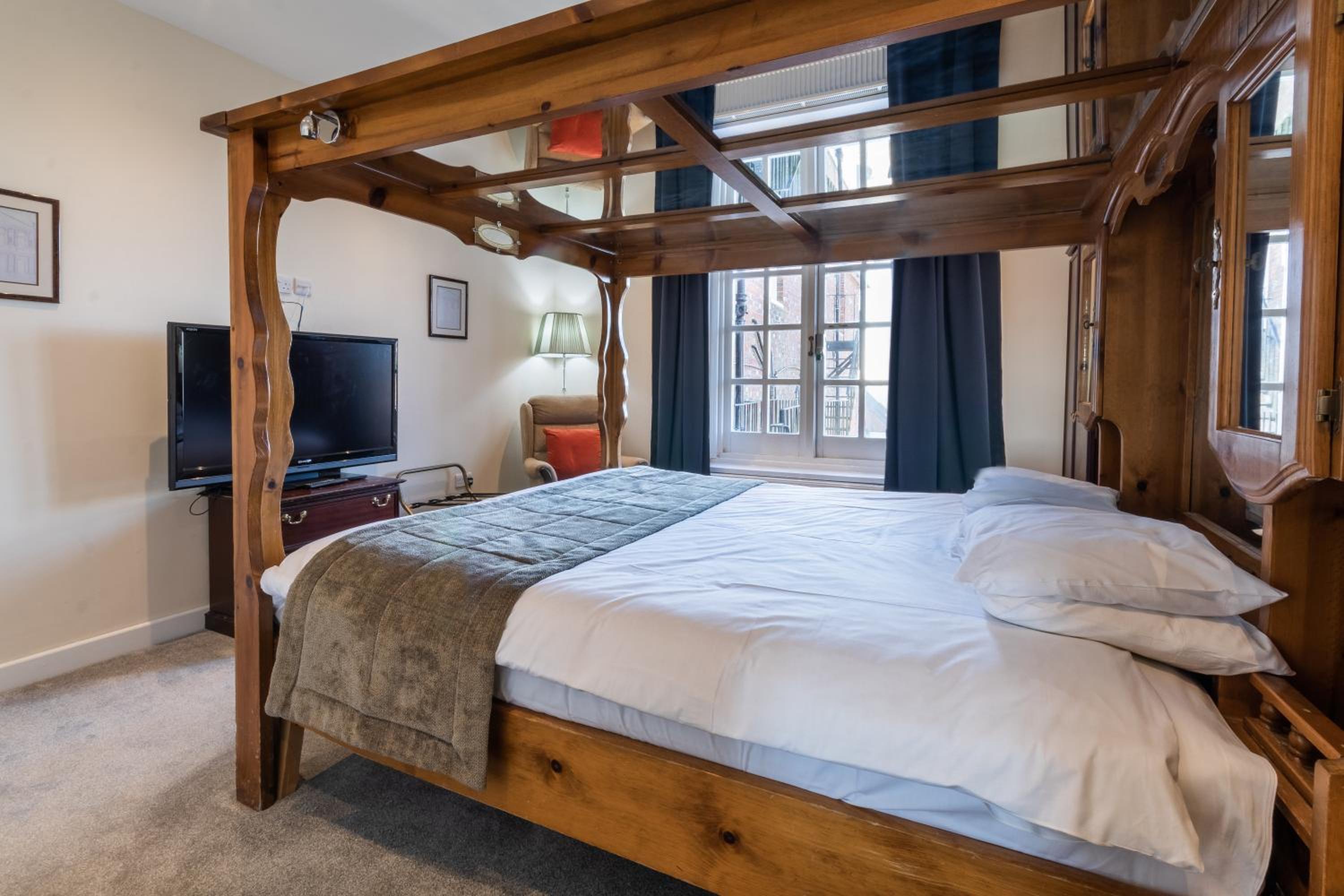 The George Hotel
