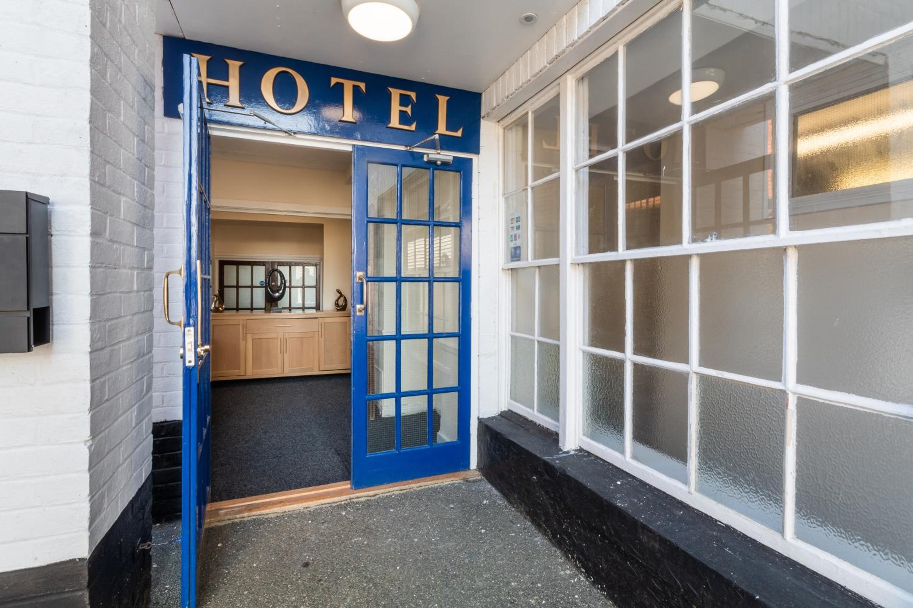 The George Hotel