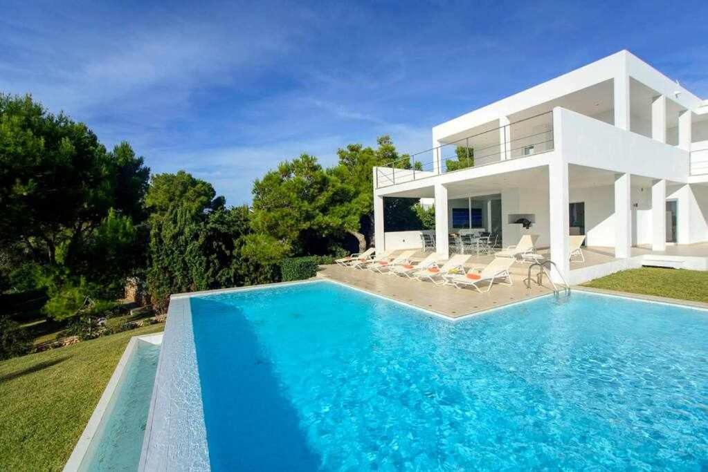 Casa Laila - acceso directo al mar, piscina y wifi view 4