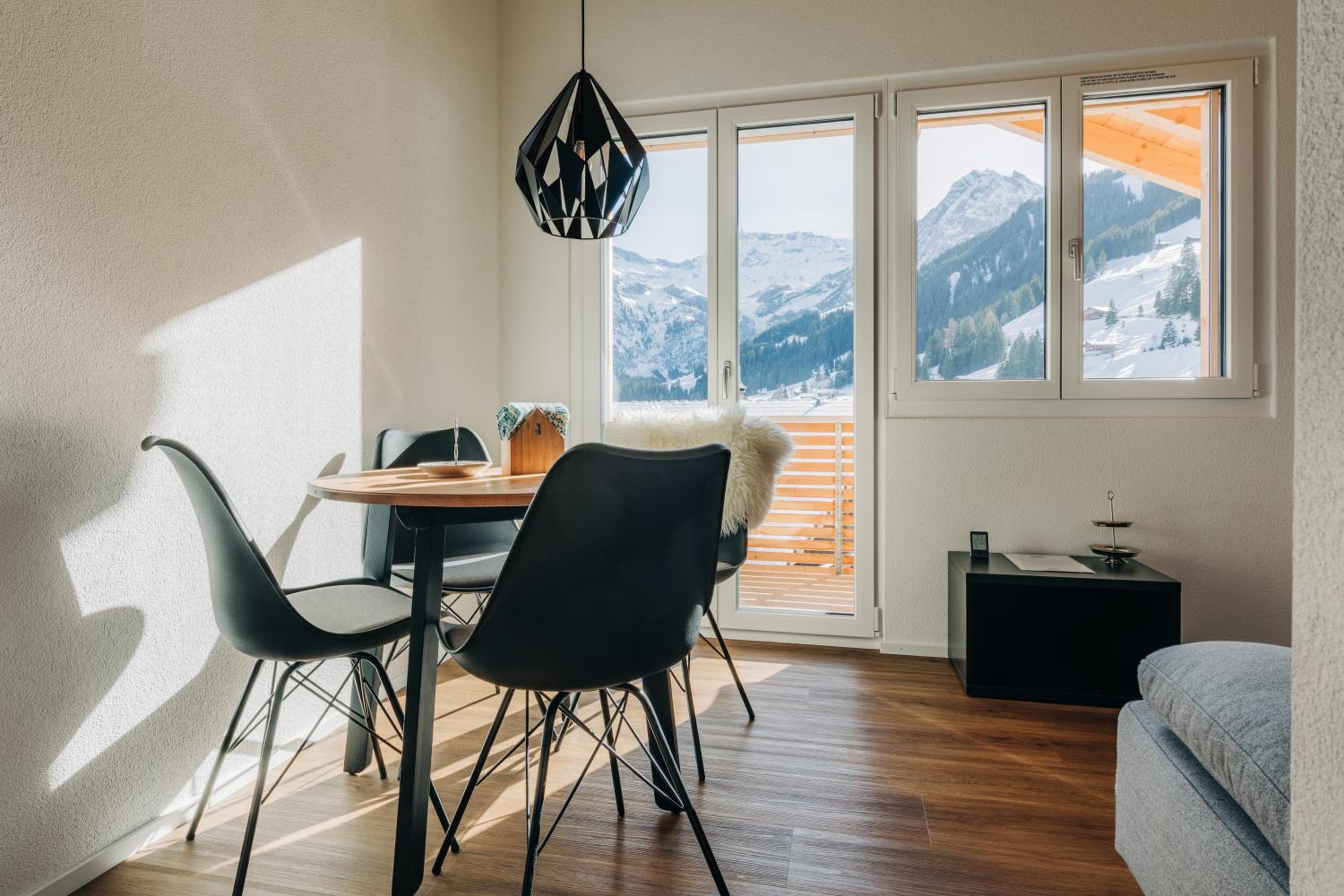 Chuenislodge3 neu&stilvoll, 2Balkone, echtes Bijou mit top-Aussicht