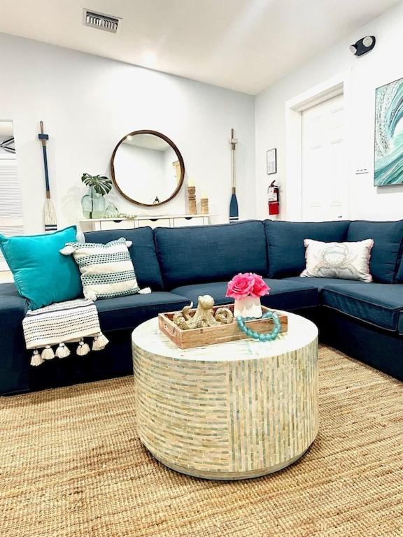 Casa Blue Flamingo - In the Florida Keys - minutes from the beach view 5