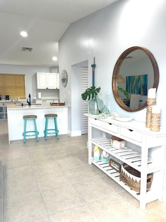 Casa Blue Flamingo - In the Florida Keys - minutes from the beach view 4