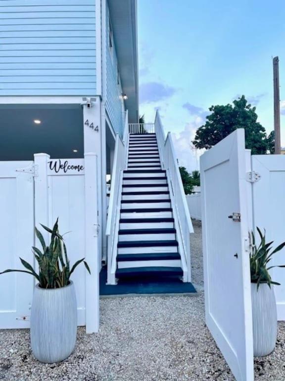 Casa Blue Flamingo - In the Florida Keys - minutes from the beach view 2