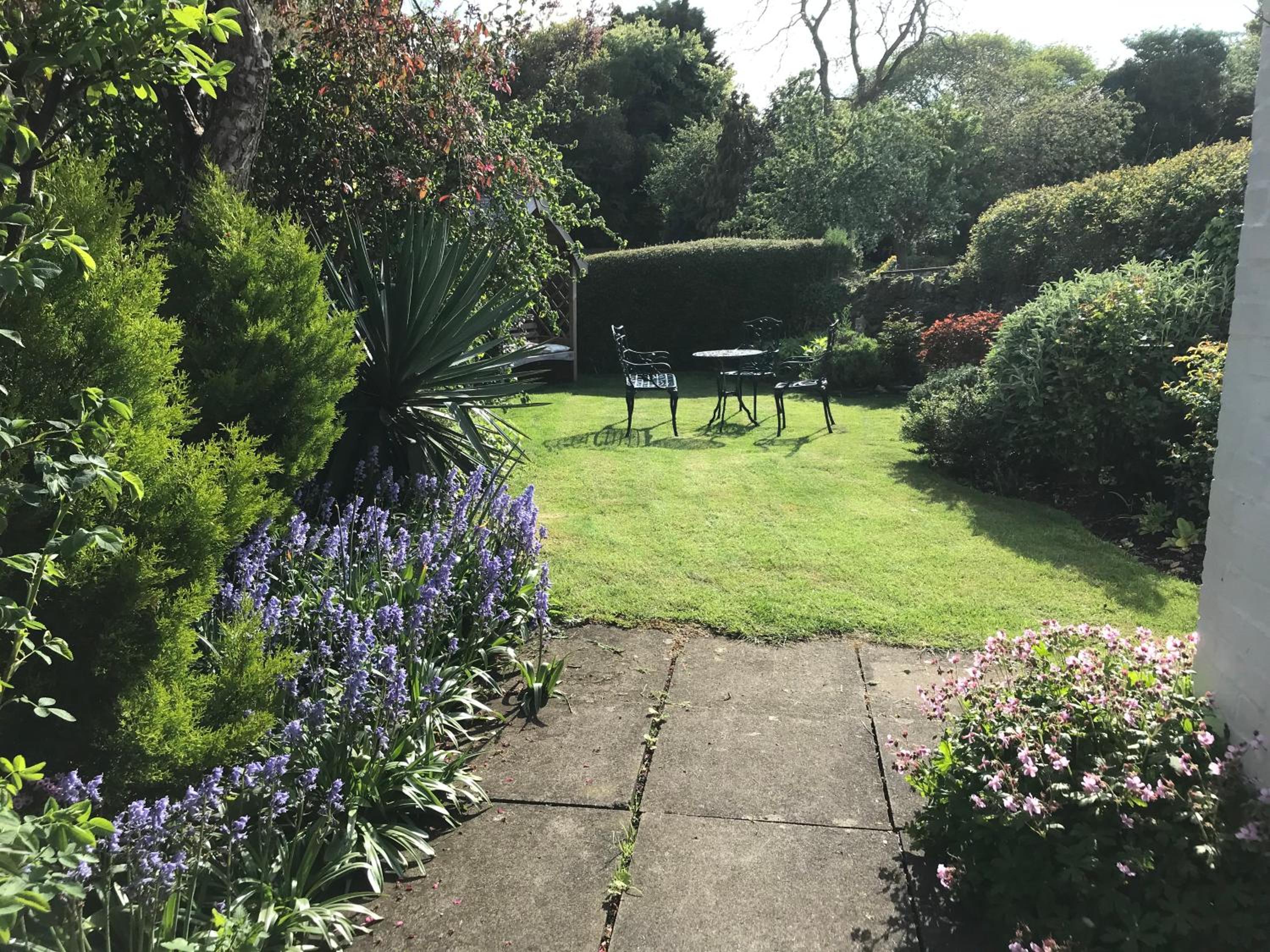 Idyllic Stratford upon Avon cottage view 5