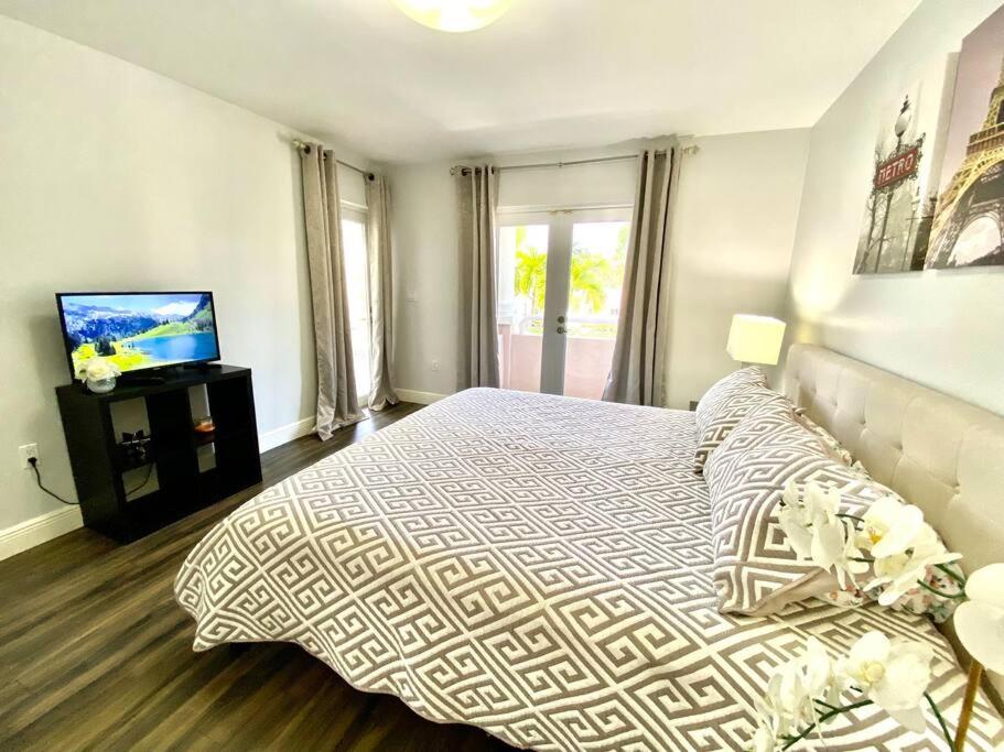 Beachwalk Villa with POOL 5 bed/3 bath