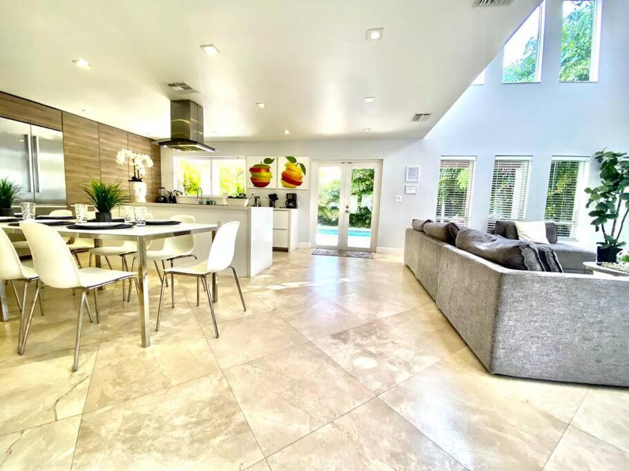 Beachwalk Villa with POOL 5 bed/3 bath