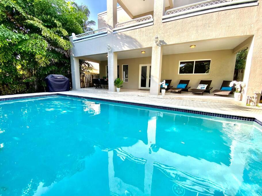 Beachwalk Villa with POOL 5 bed/3 bath
