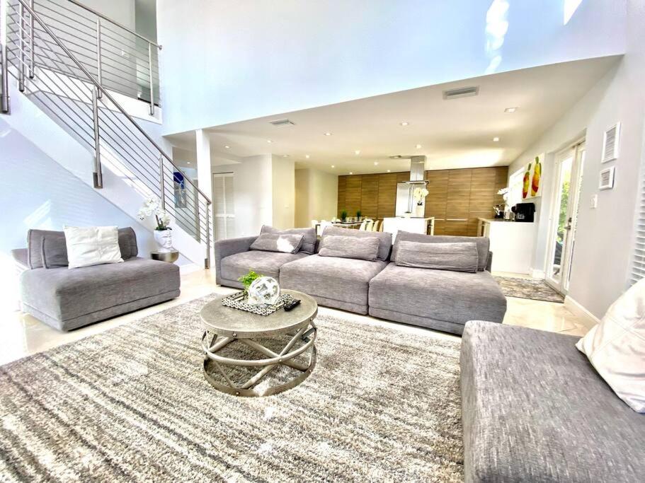 Beachwalk Villa with POOL 5 bed/3 bath