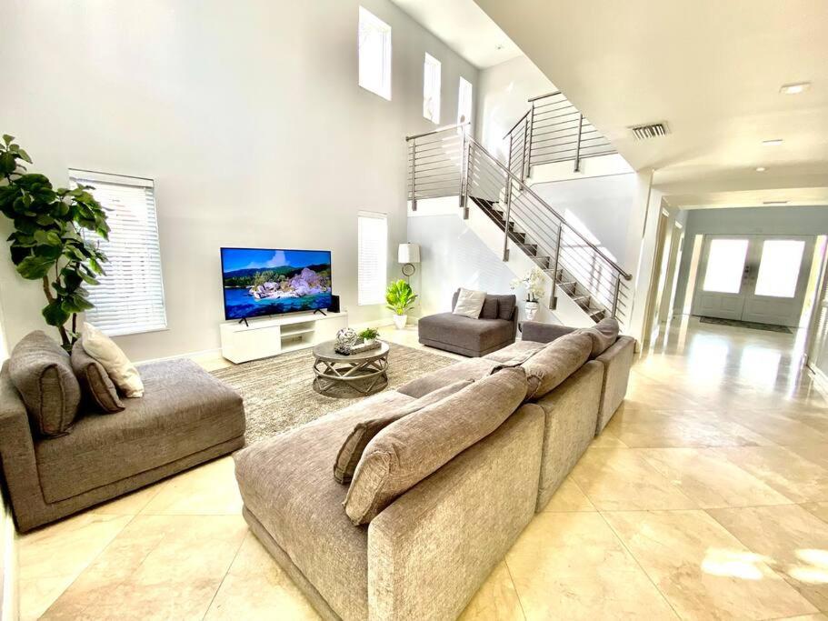 Beachwalk Villa with POOL 5 bed/3 bath
