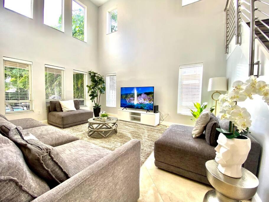 Beachwalk Villa with POOL 5 bed/3 bath