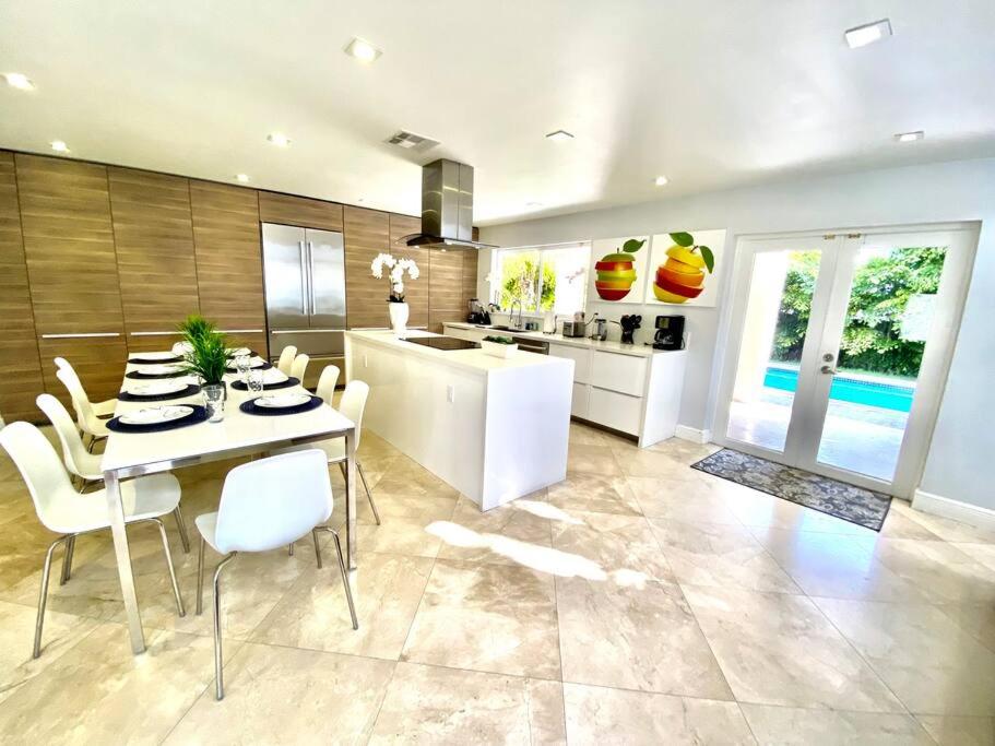Beachwalk Villa with POOL 5 bed/3 bath