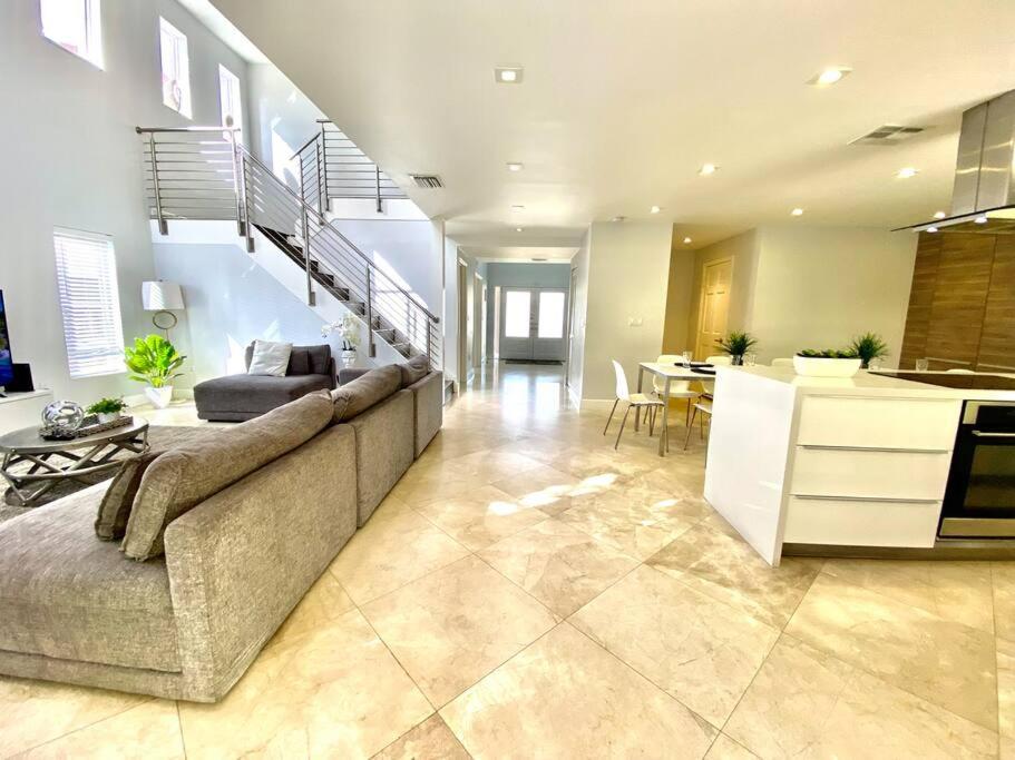 Beachwalk Villa with POOL 5 bed/3 bath