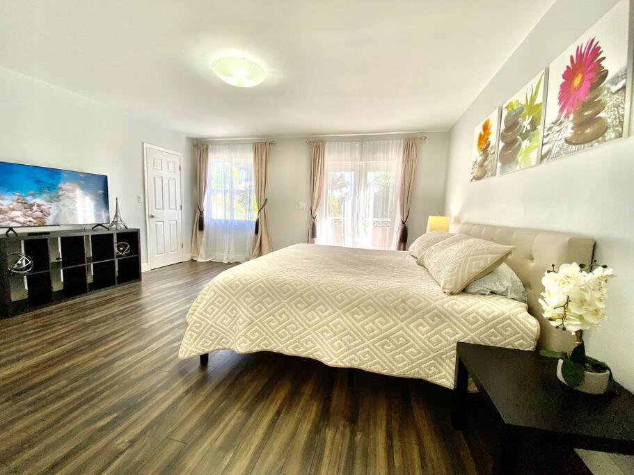 Beachwalk Villa with POOL 5 bed/3 bath