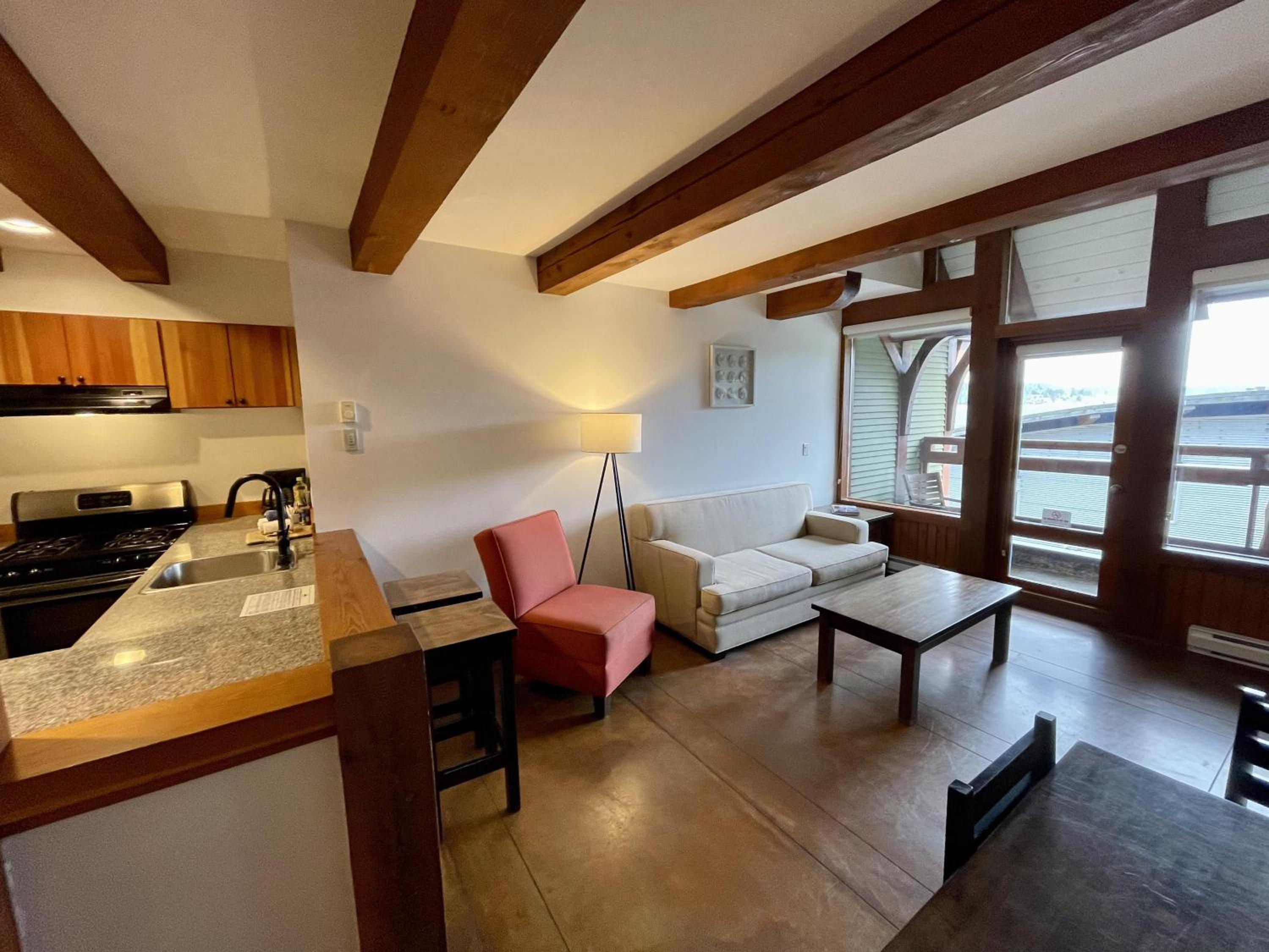 Great Condo In Excellent Location - Waterfront Building - Seaside view 4
