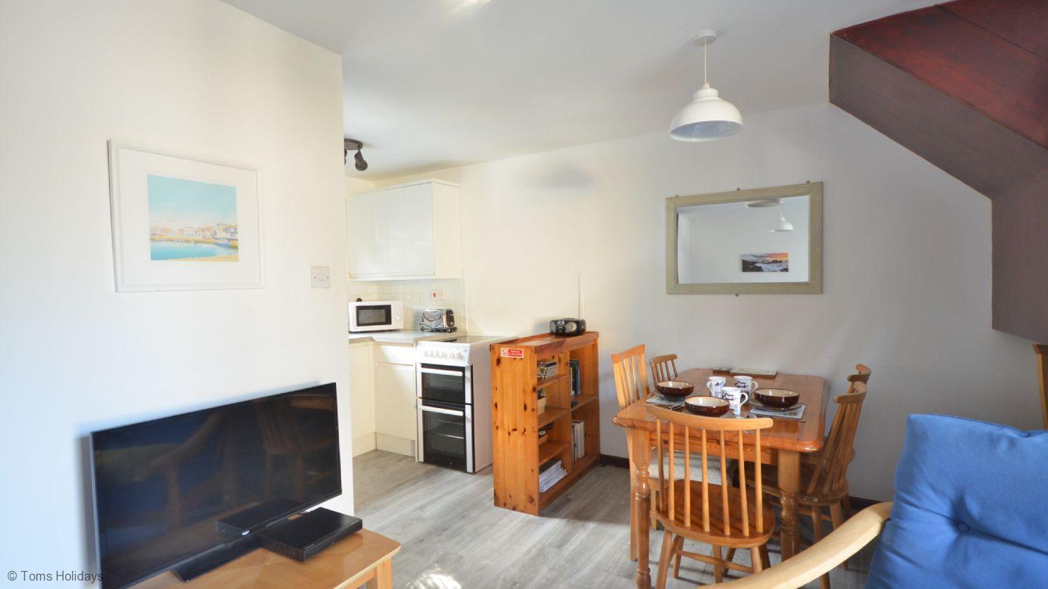 60 Strawberry Hill, Tolroy Manor view 3