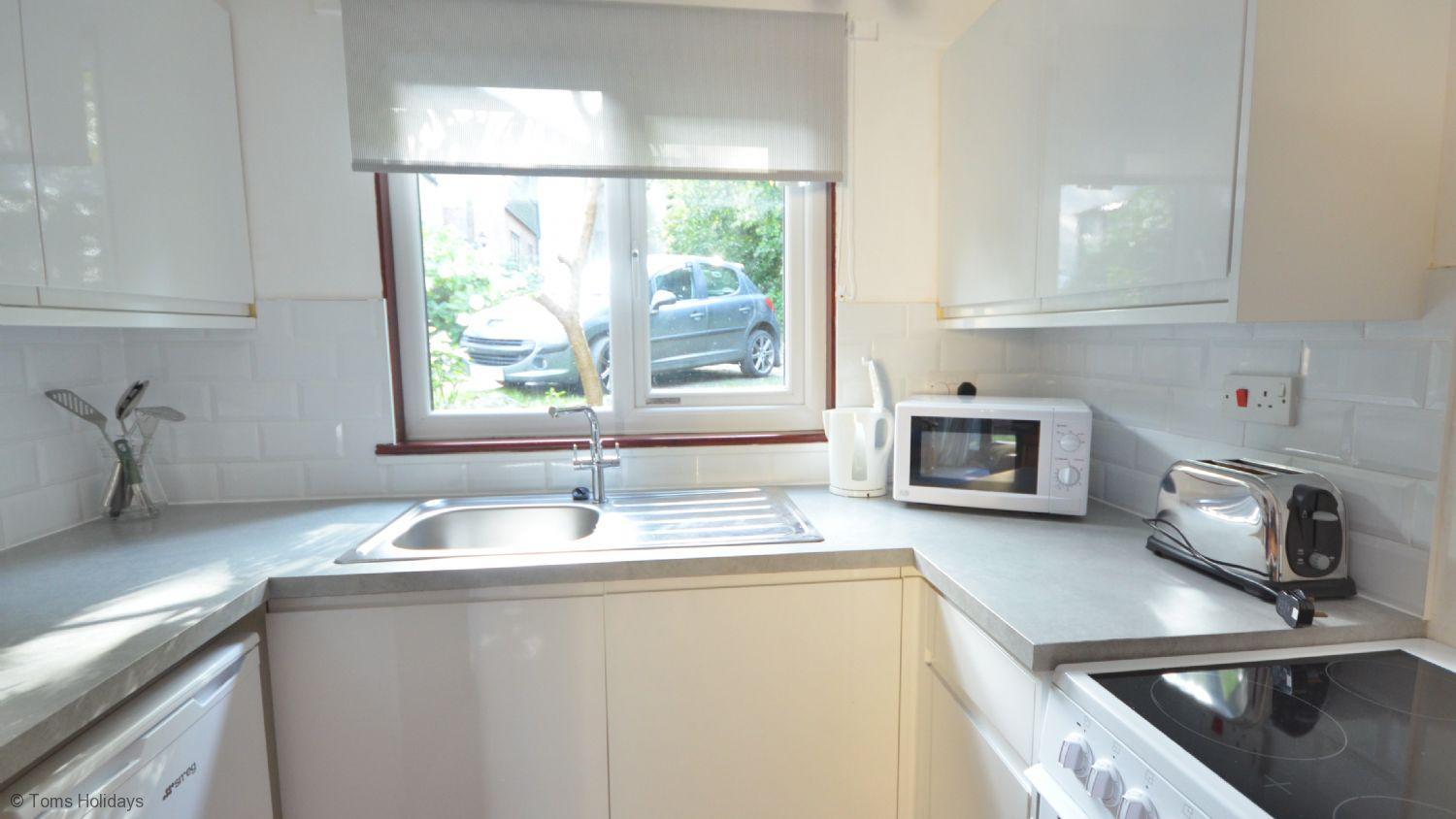 60 Strawberry Hill, Tolroy Manor view 4