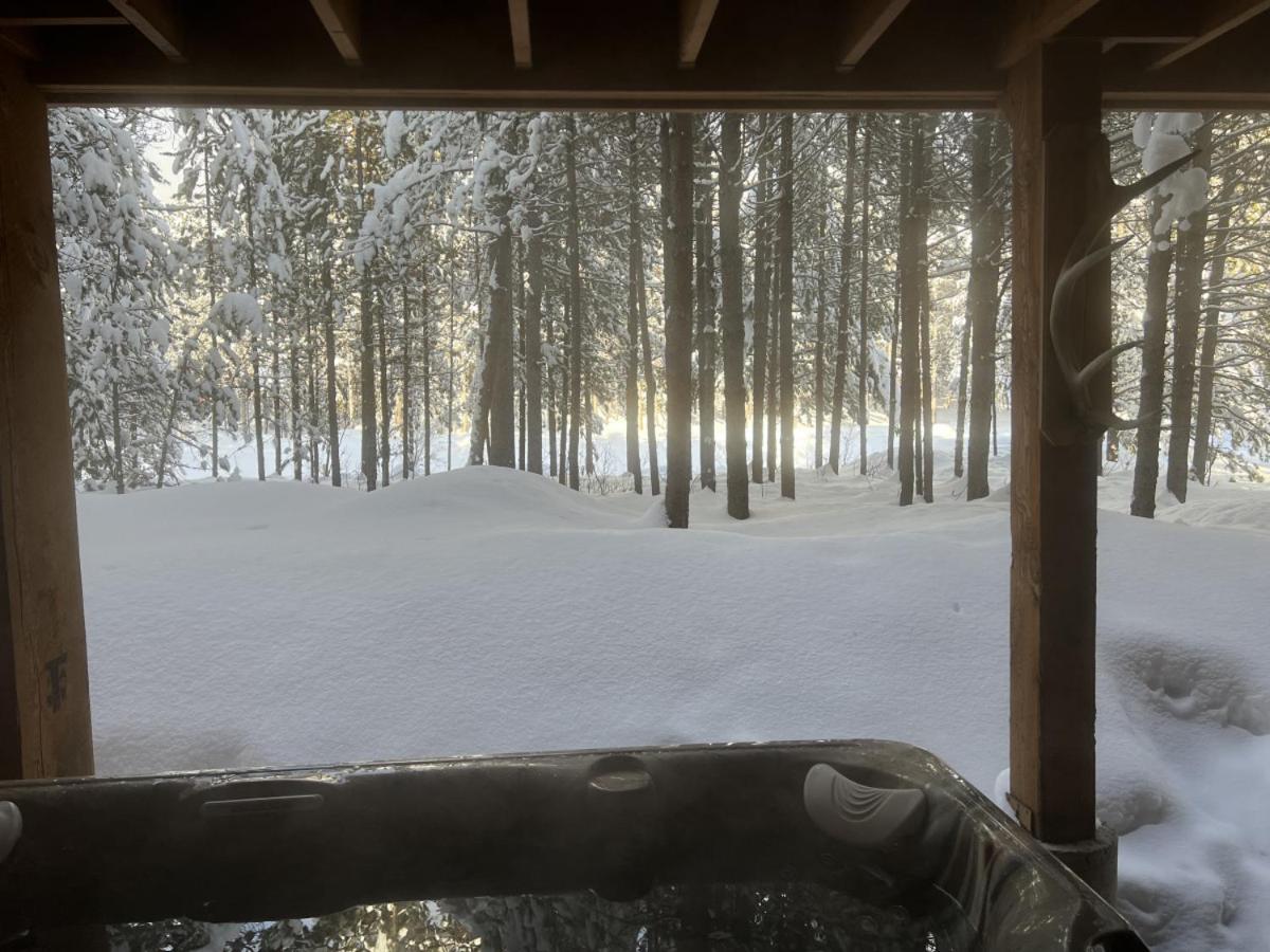 Lakeside, Hot Tub Theater Room view 4