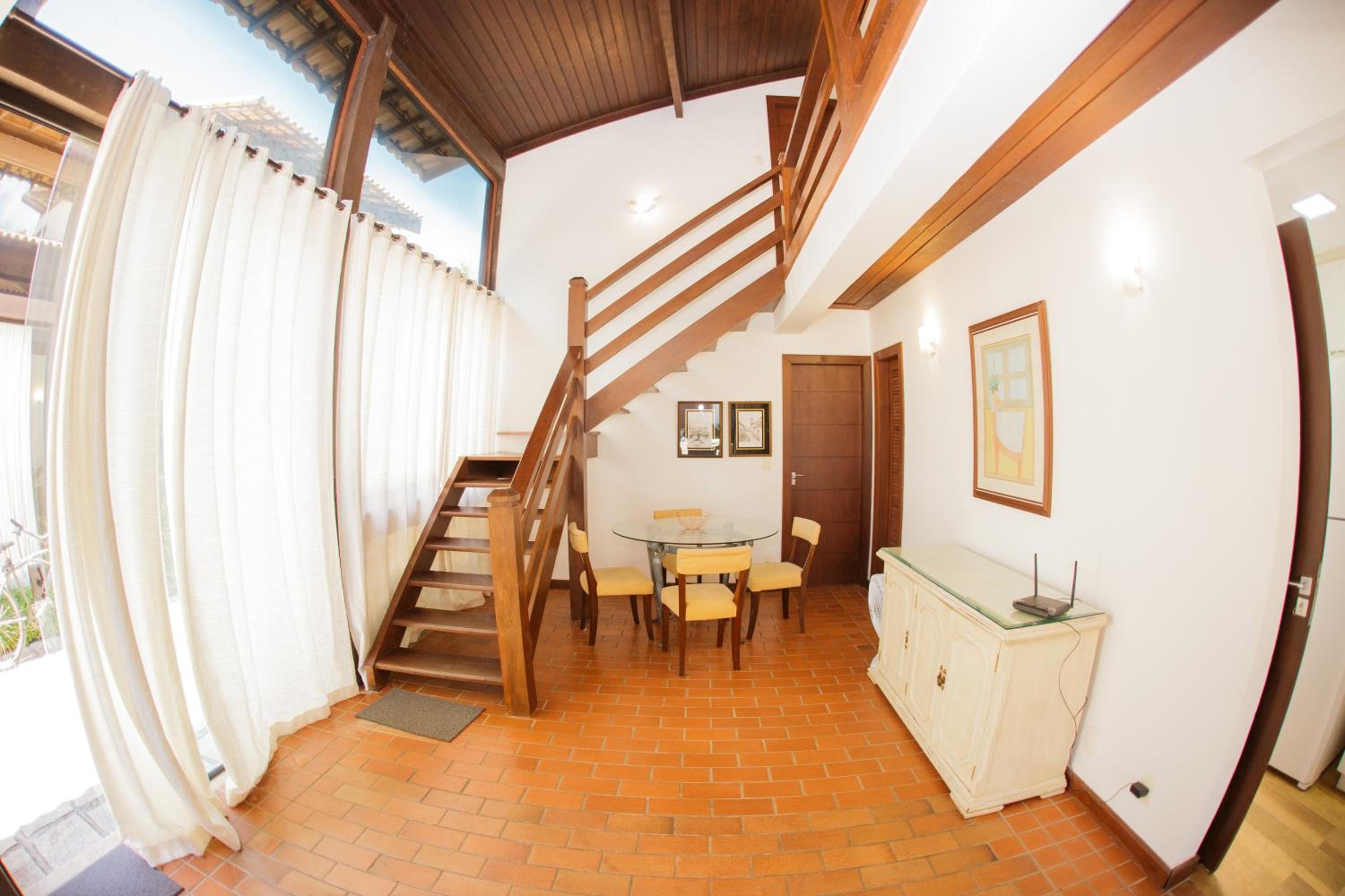 Magnífica casa, peró,acesso ao canal
