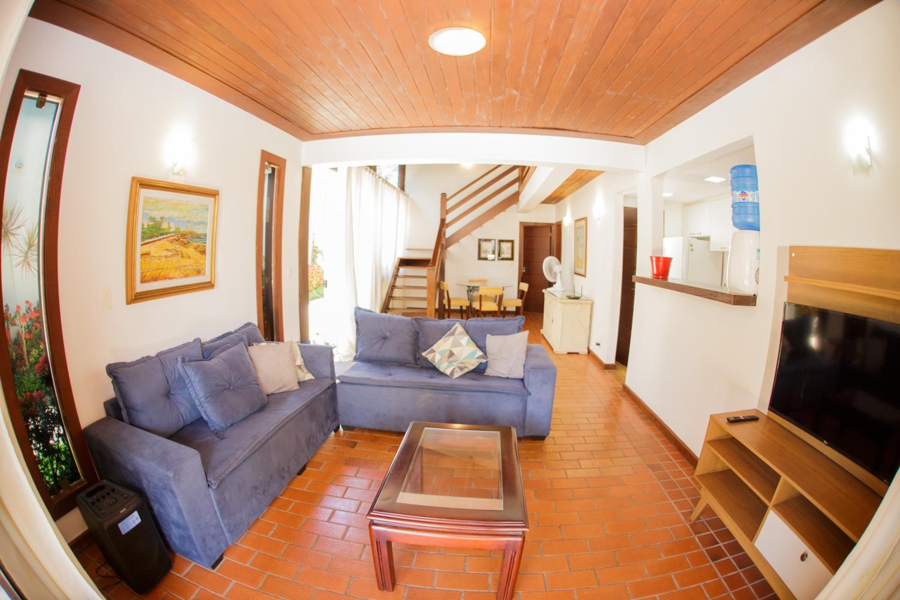 Magnífica casa, peró,acesso ao canal