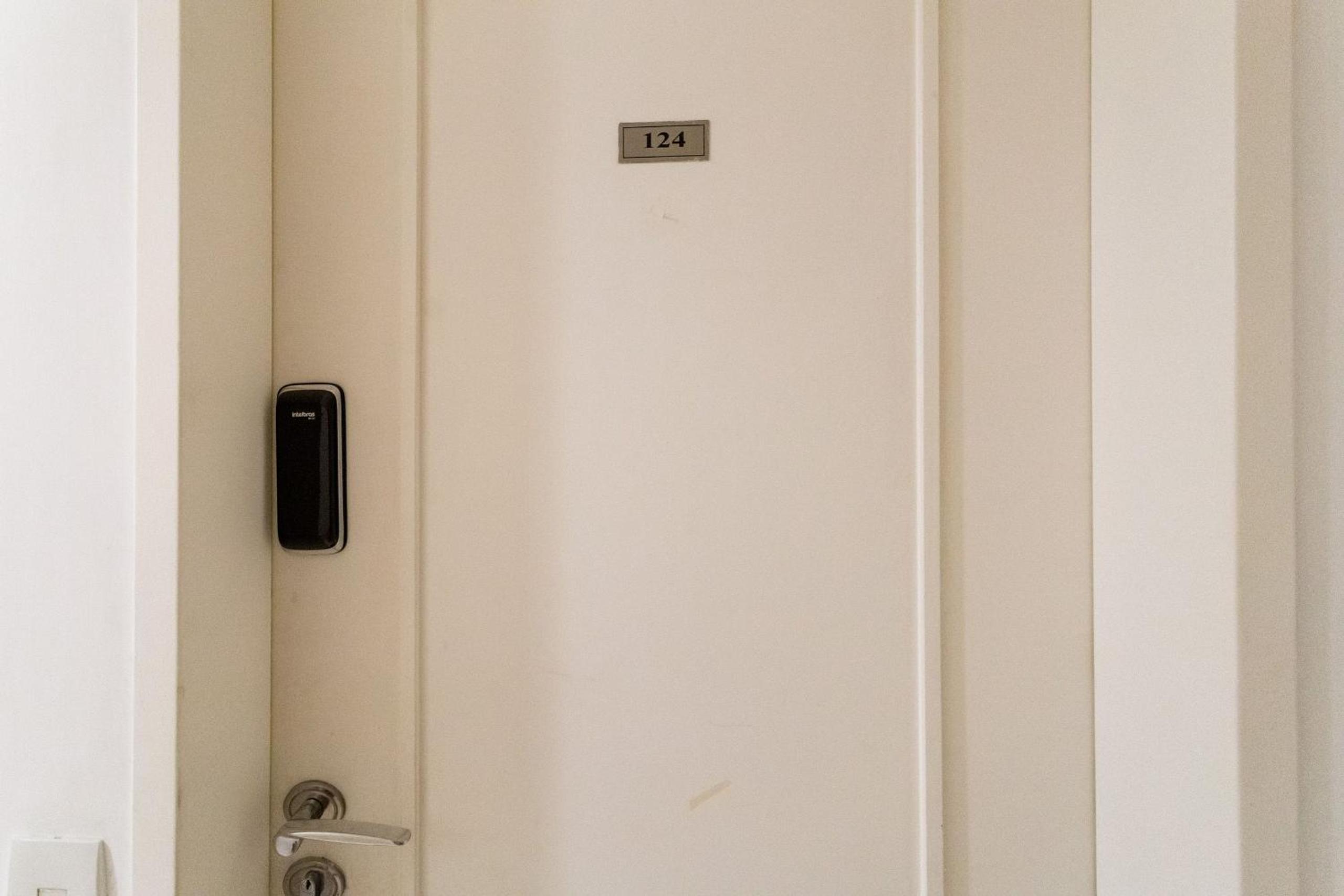 Apartment with washing machine near Trianon subway