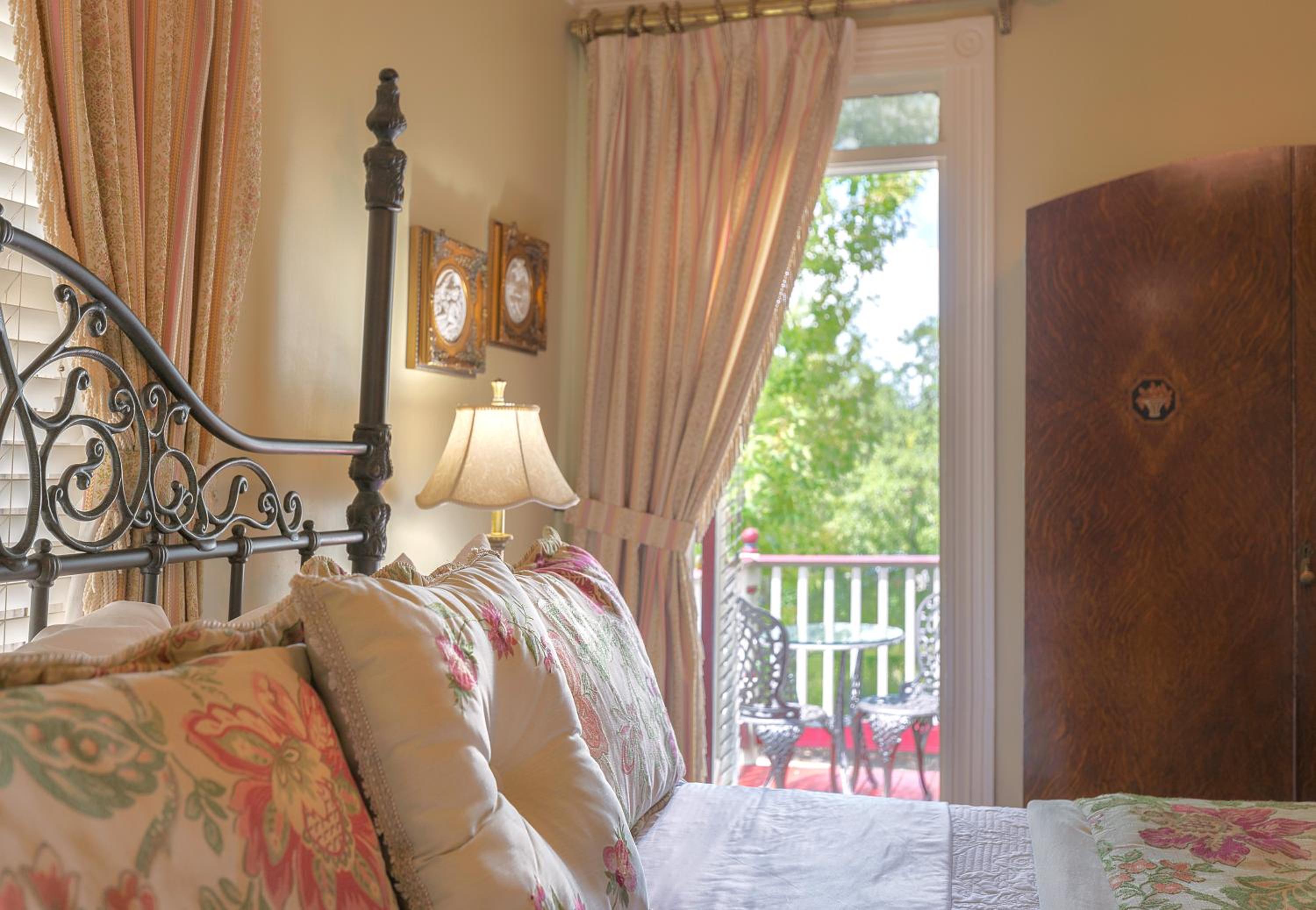 Cedar House Inn