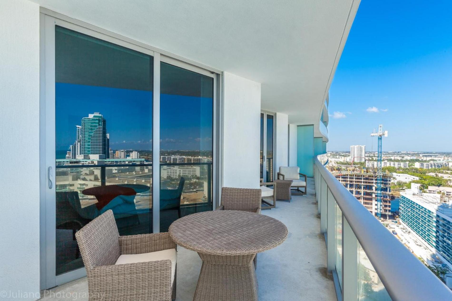 2 Bedroom on 17th floor on the beach Resort view 4