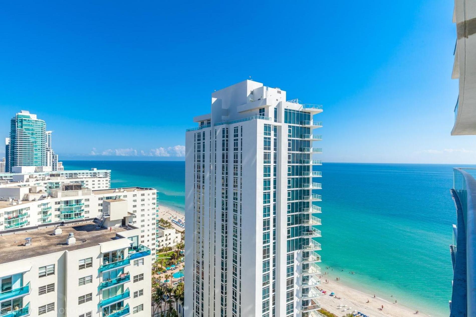 2 Bedroom on 17th floor on the beach Resort view 5