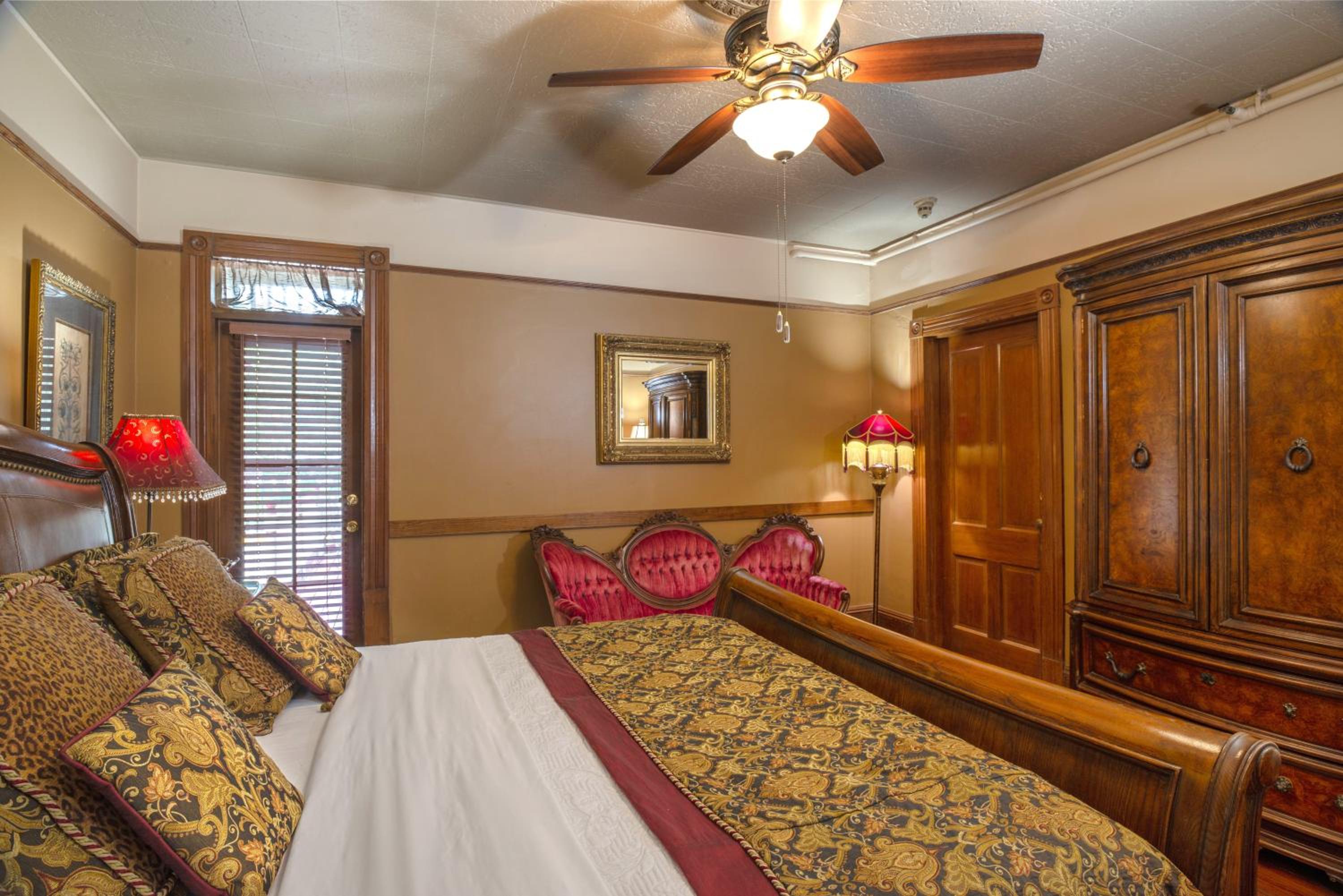 Cedar House Inn