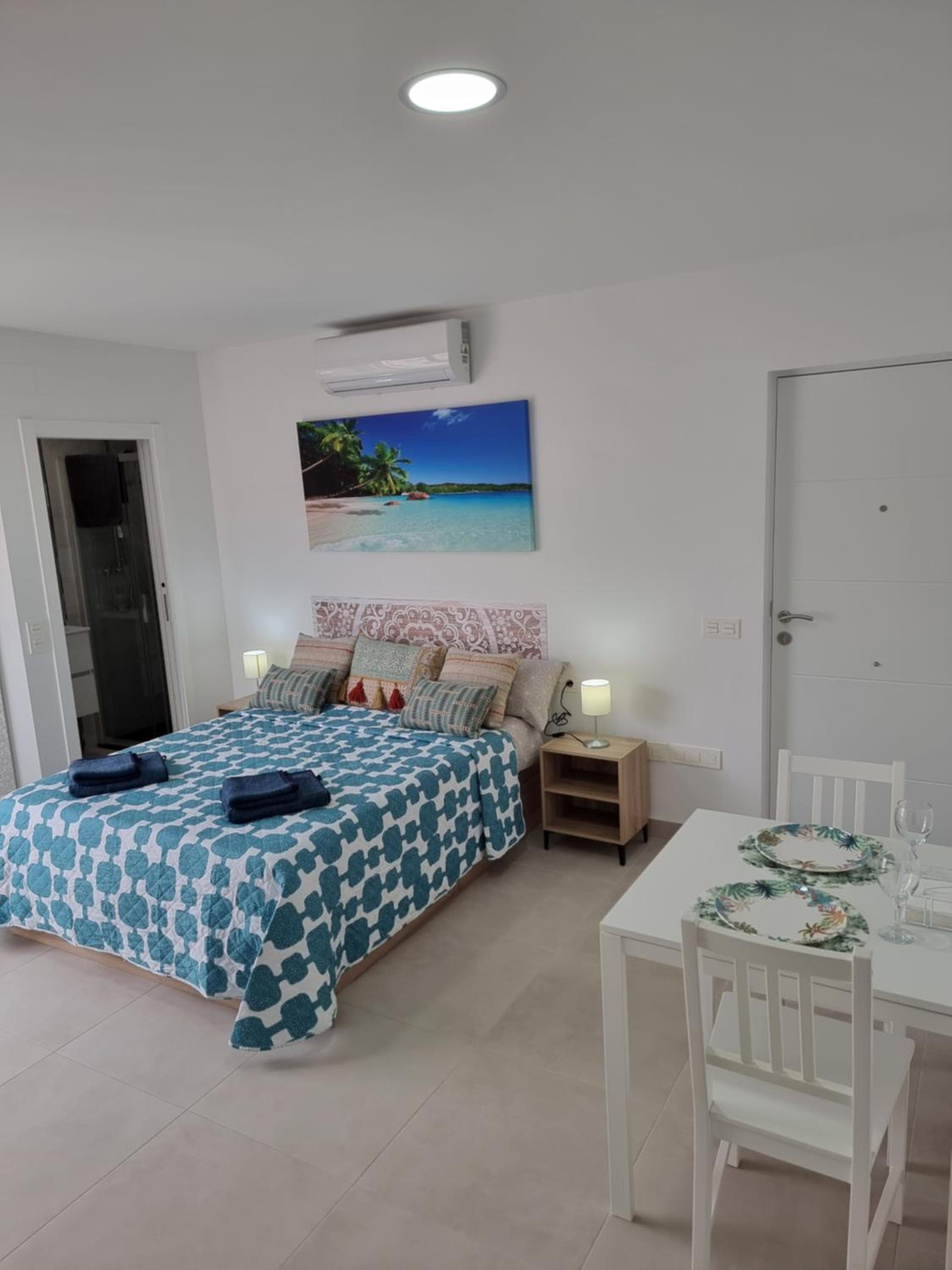 APARTAMENTOS ELEMAR free luggage storage