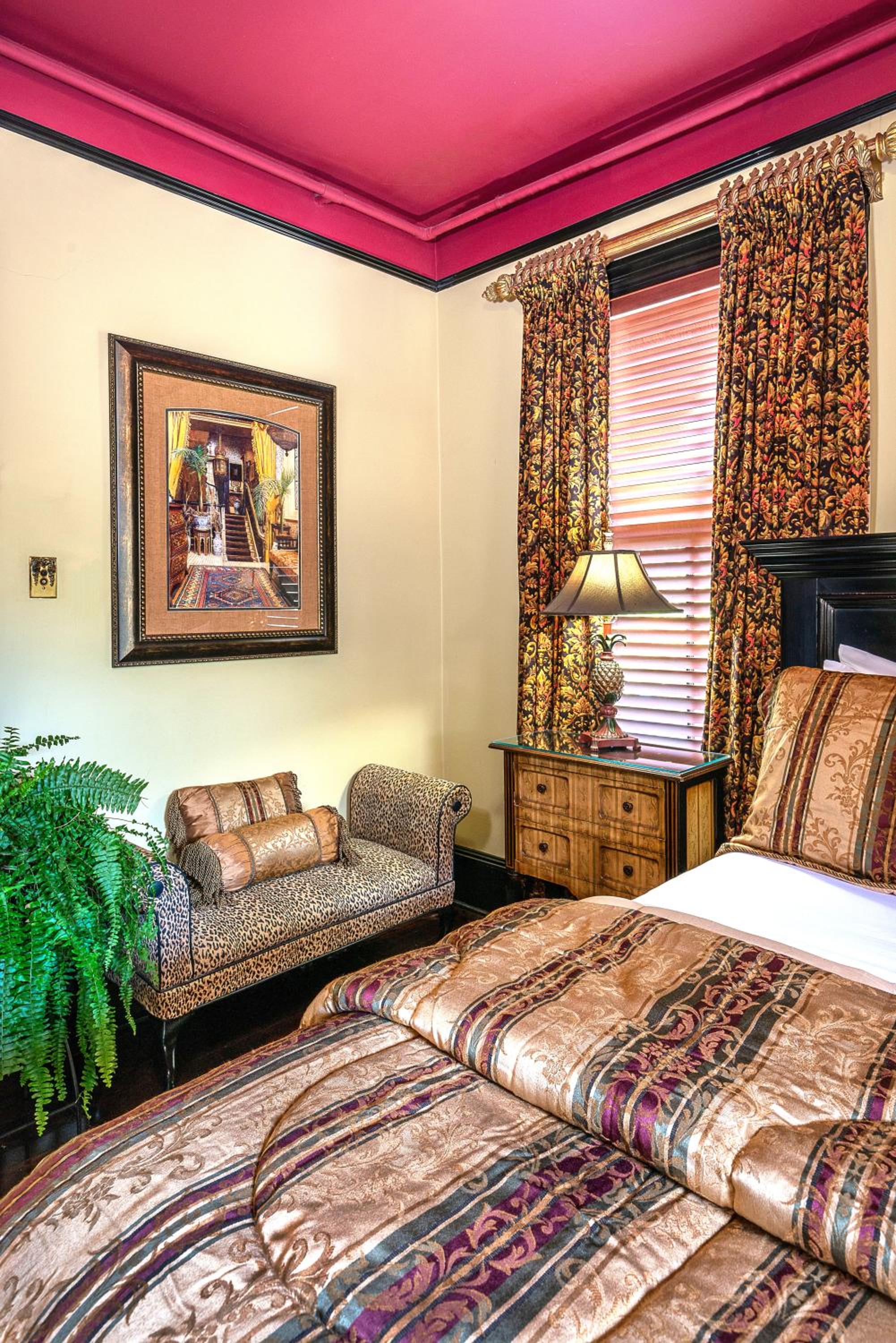 Cedar House Inn