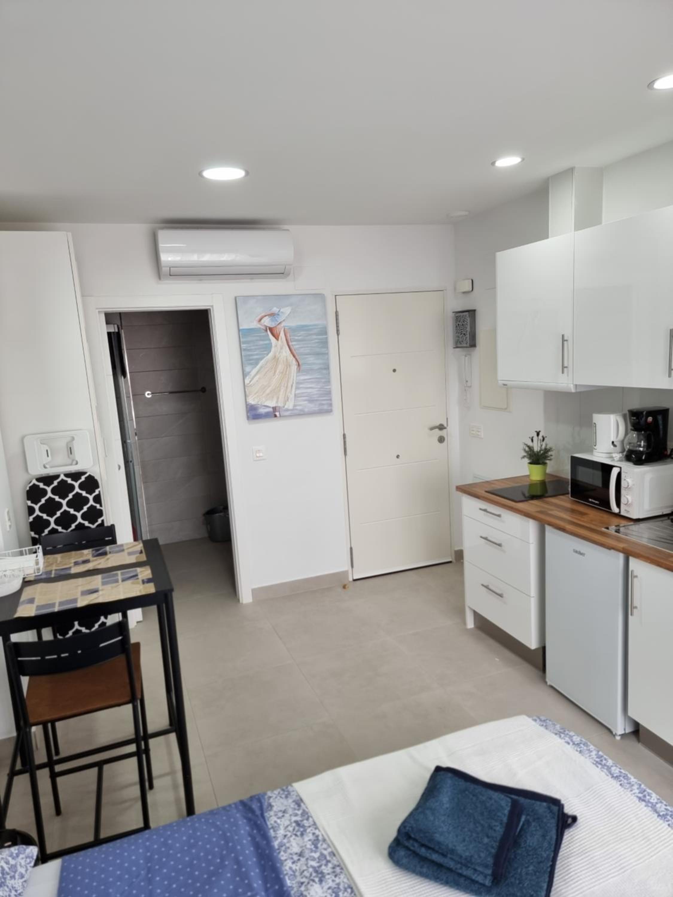 APARTAMENTOS ELEMAR free luggage storage