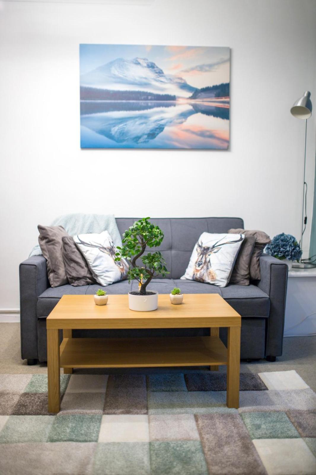 Premium Deals l Weekly Escape l Double Bed House l 13 Blakes Cottages, UK l Gaming Room l Comfy 3 bedroom cottage with Riverview l Perfect for Short or Lon view 5