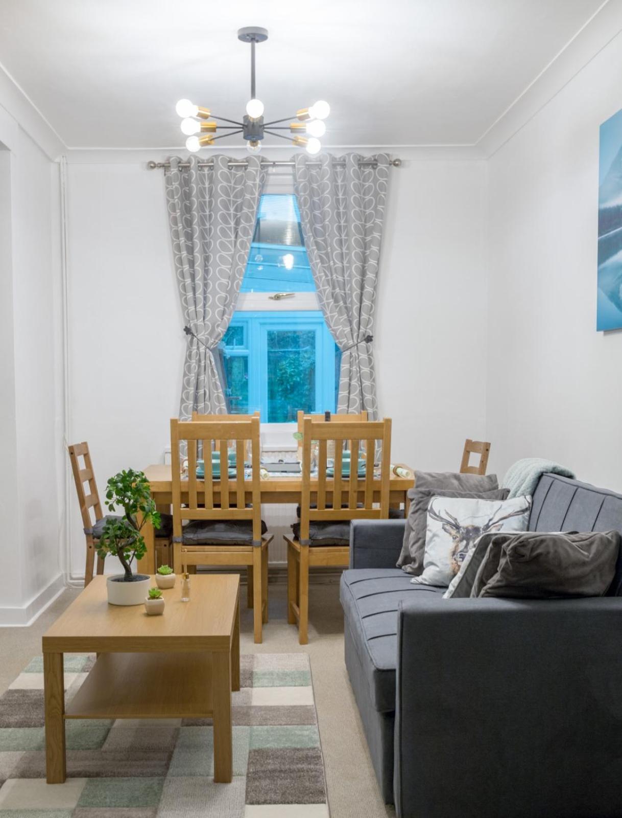 Premium Deals l Weekly Escape l Double Bed House l 13 Blakes Cottages, UK l Gaming Room l Comfy 3 bedroom cottage with Riverview l Perfect for Short or Lon view 2