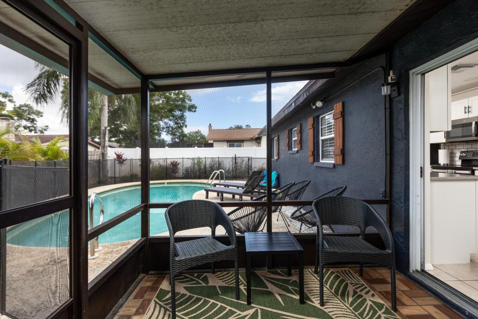 Palm House~Heated Pool~8 min to Beach in Largo, US