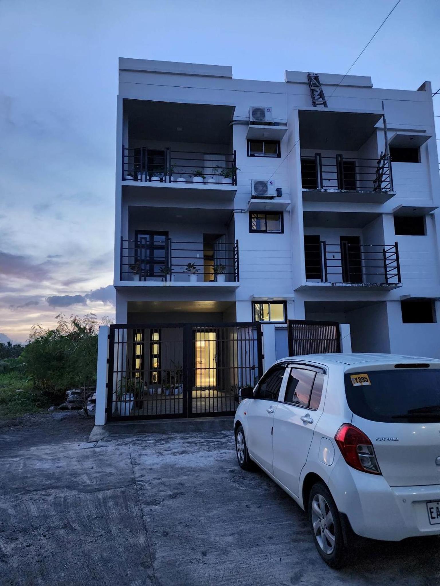 Spacious 5-bedroom, 4-bath townhouse in Legazpi City view 4
