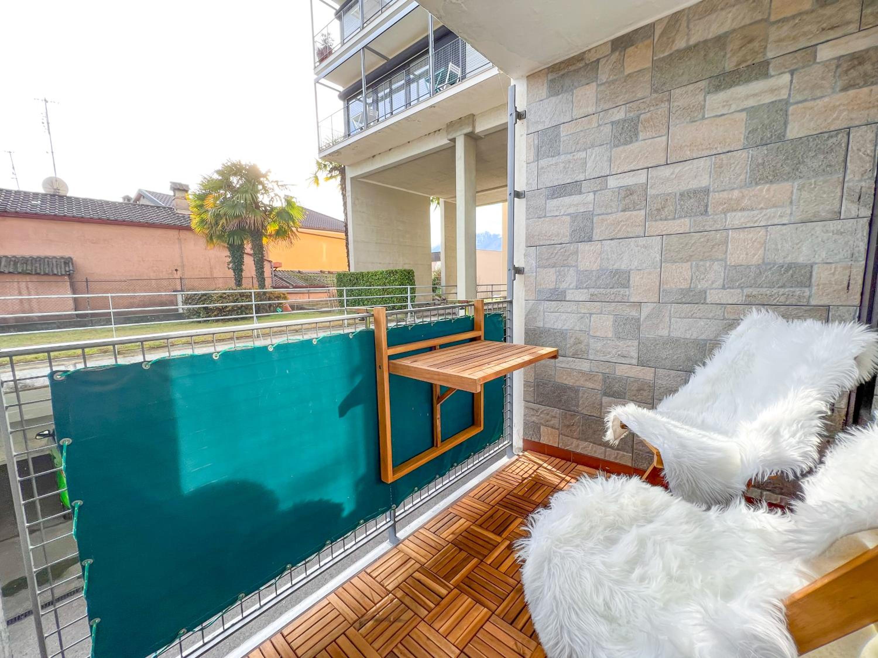 Bright Tiny Studio - Shared Pool & Sauna - Free Parking - Air condition