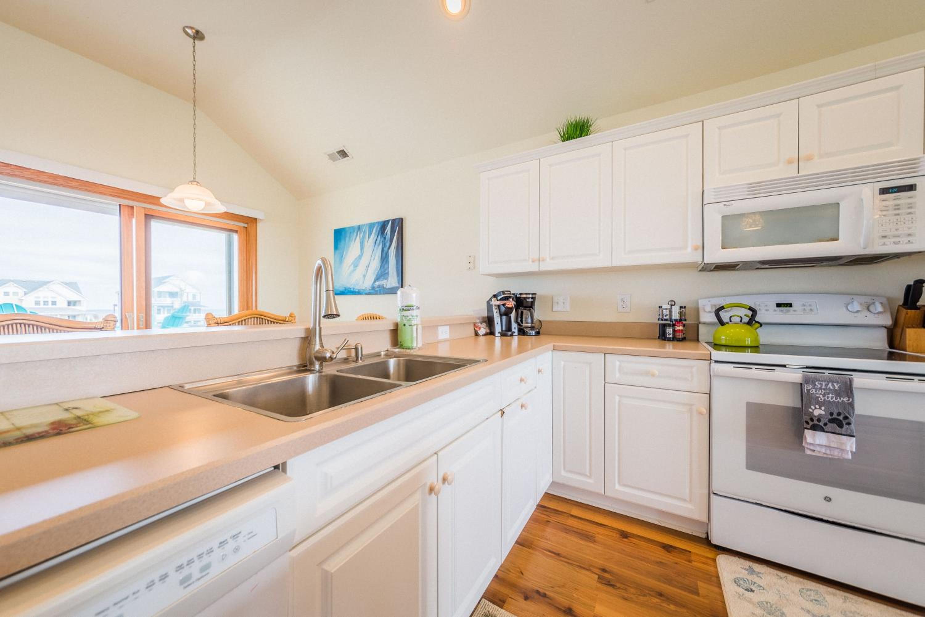 It's A Shore Thing - Nags Head MP 11.5, Ocean View, 130 Yds to Beach, Pool, Hot Tub, Rec Room view 4