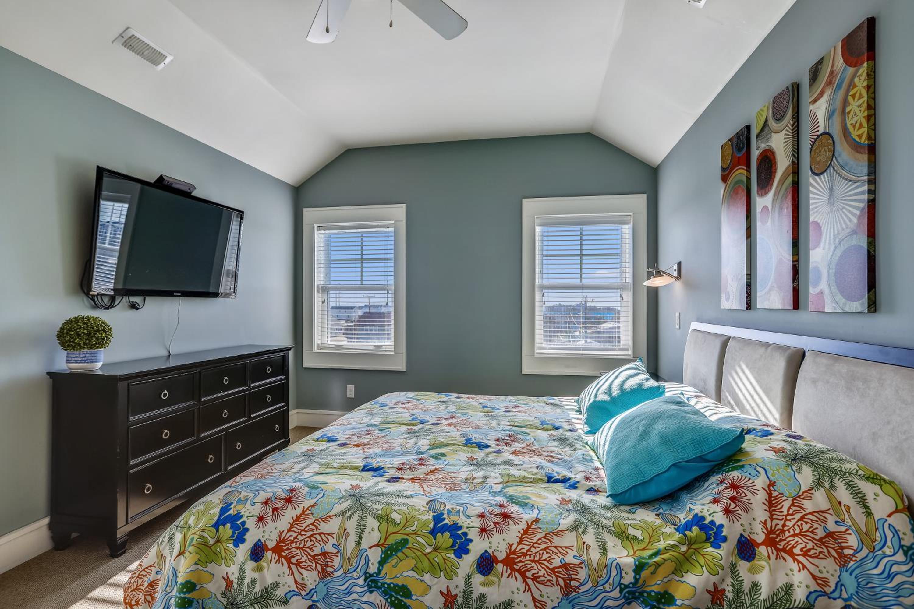 Good Karma Retreat - Nags Head MP 15.5, Oceanfront, Elevator, Pool, Hot Tub, Pets OK, Flex Stays view 5